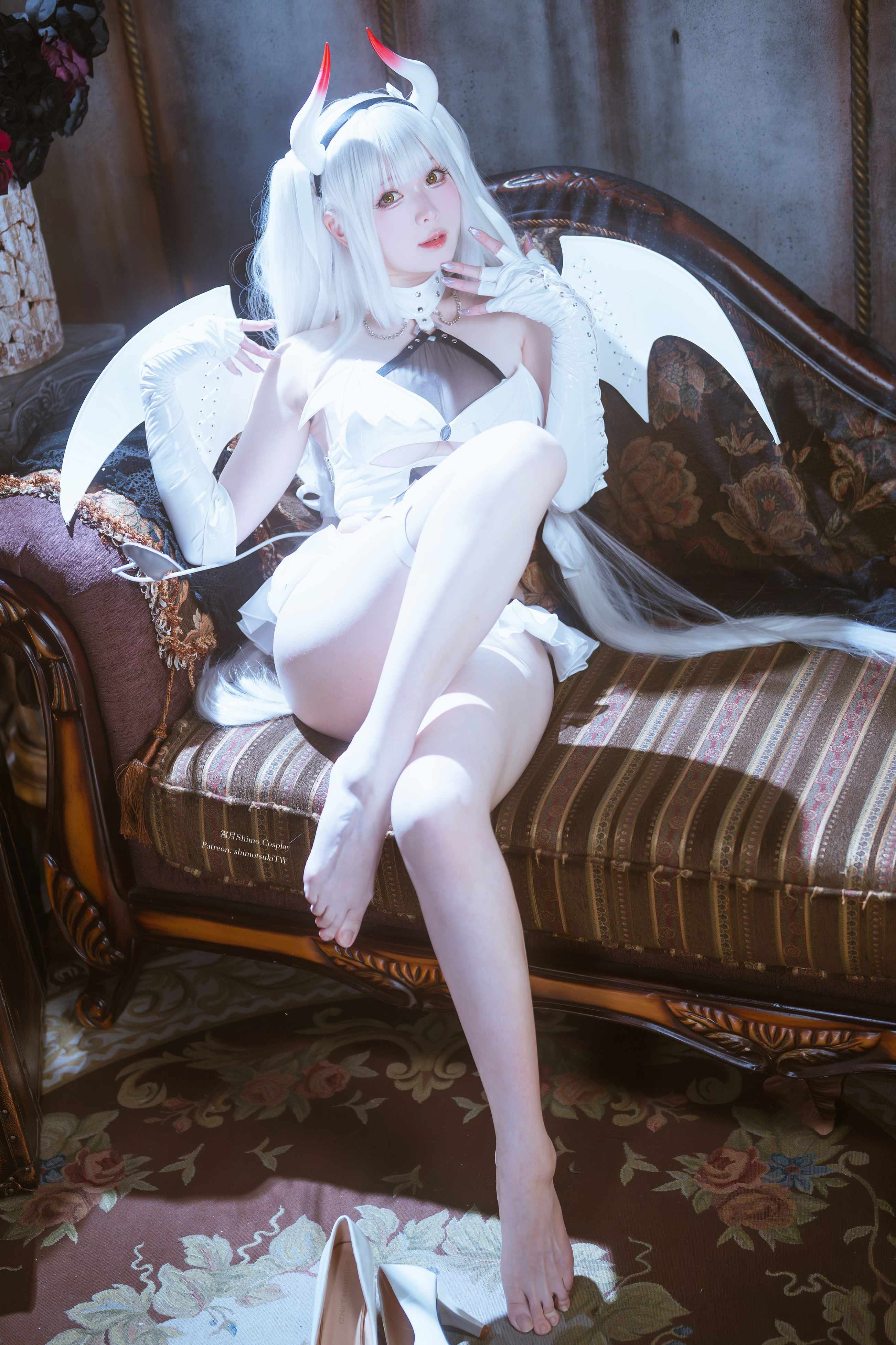 霜月shimo Blanc Demon - 霜月shimo演绎Blanc Demon主题,冷艳暗黑造型还原度超高(第2张,共5张)