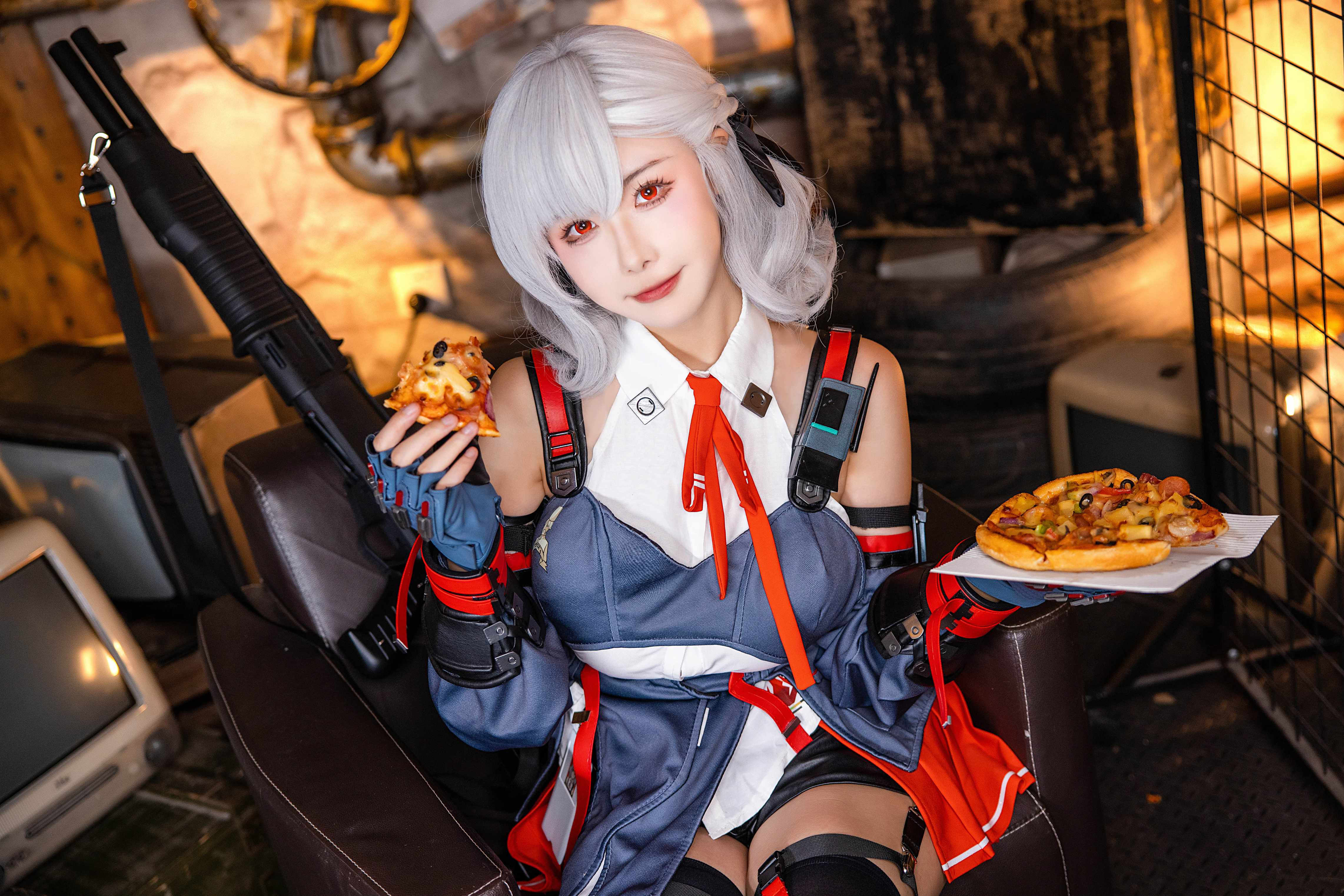 Momoko葵葵COS塞布丽娜:精致造型完美复刻角色独特魅力
