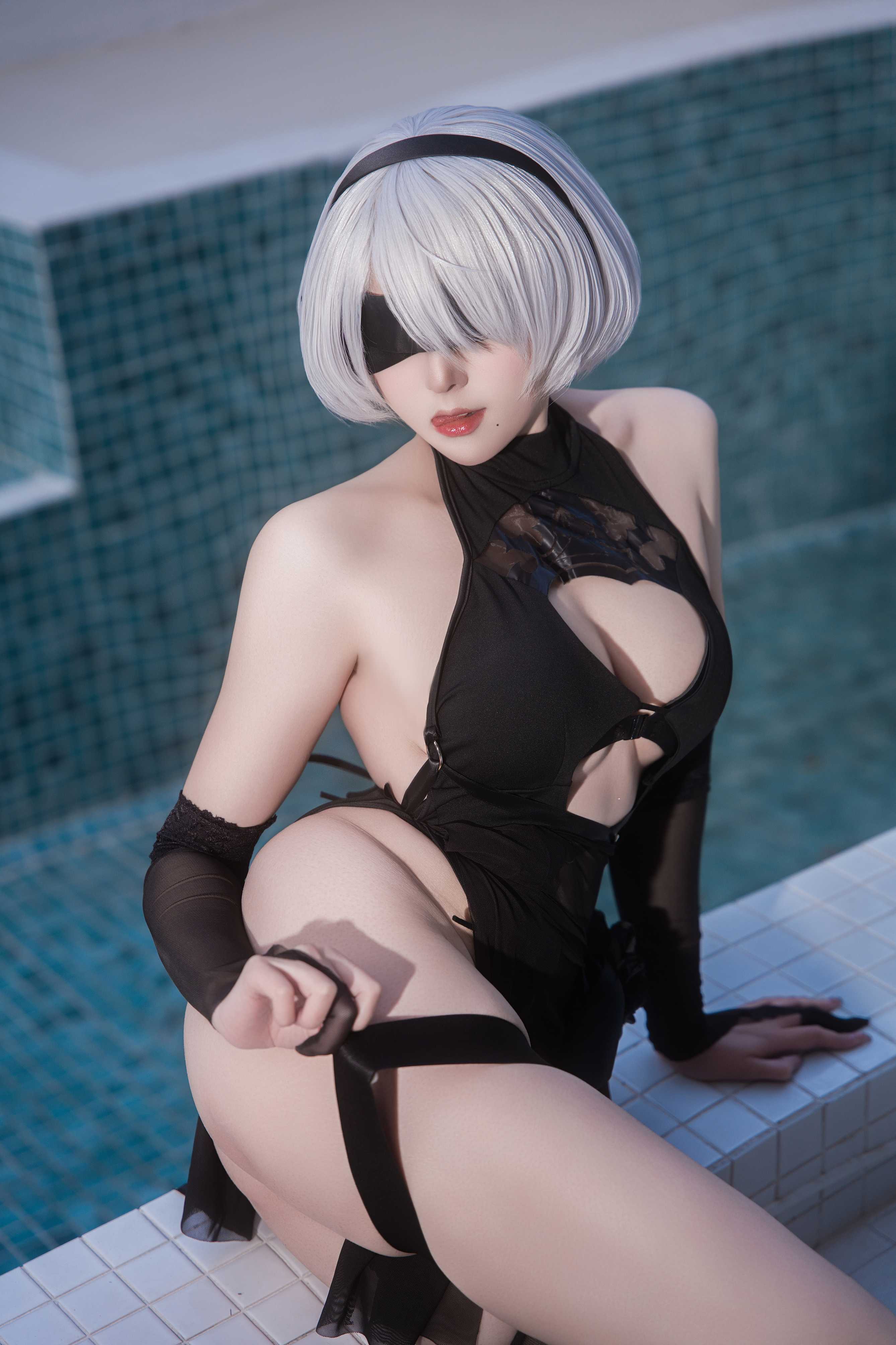Natsuko夏夏子的NIKKE×NieR 2B水着COS,完美还原角色独特气质