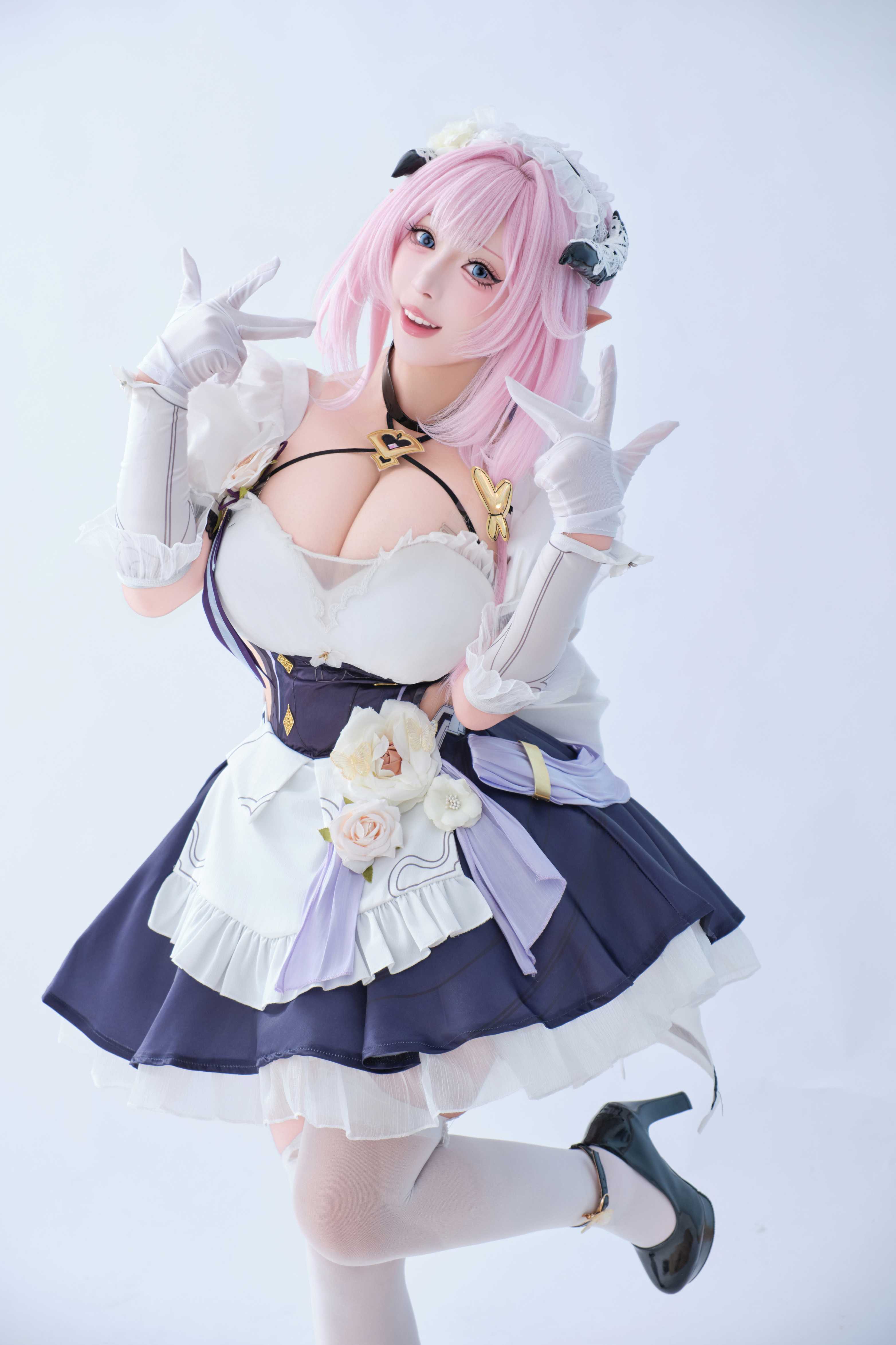 胡桃猫Kurumineko cos崩坏三爱莉希雅女仆,甜软气质完美贴合人设