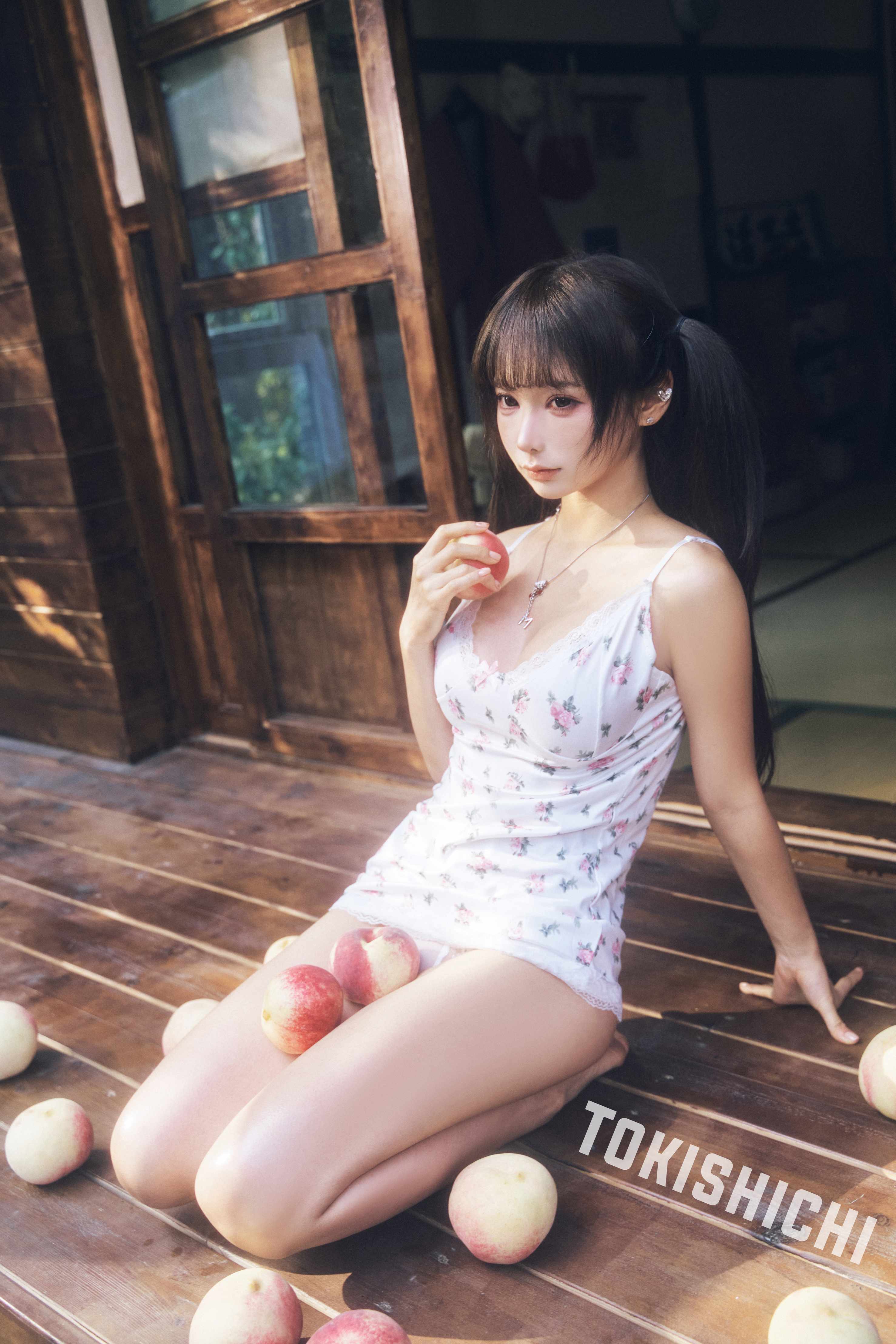 蠢沫沫 桃子 - 低饱和调色把甜腻感压得刚好(第3张,共3张)