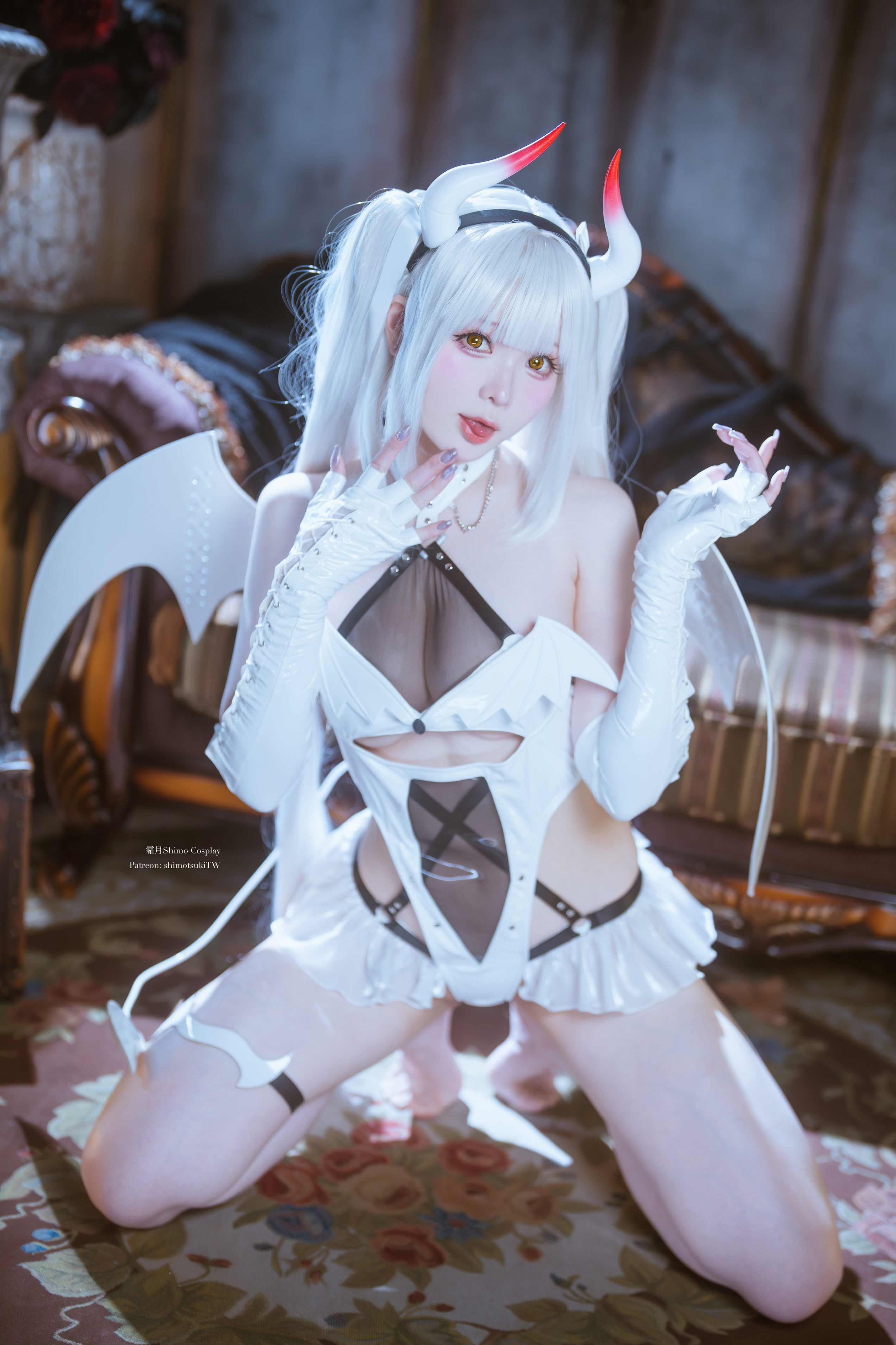 霜月shimo演绎Blanc Demon主题,冷艳暗黑造型还原度超高
