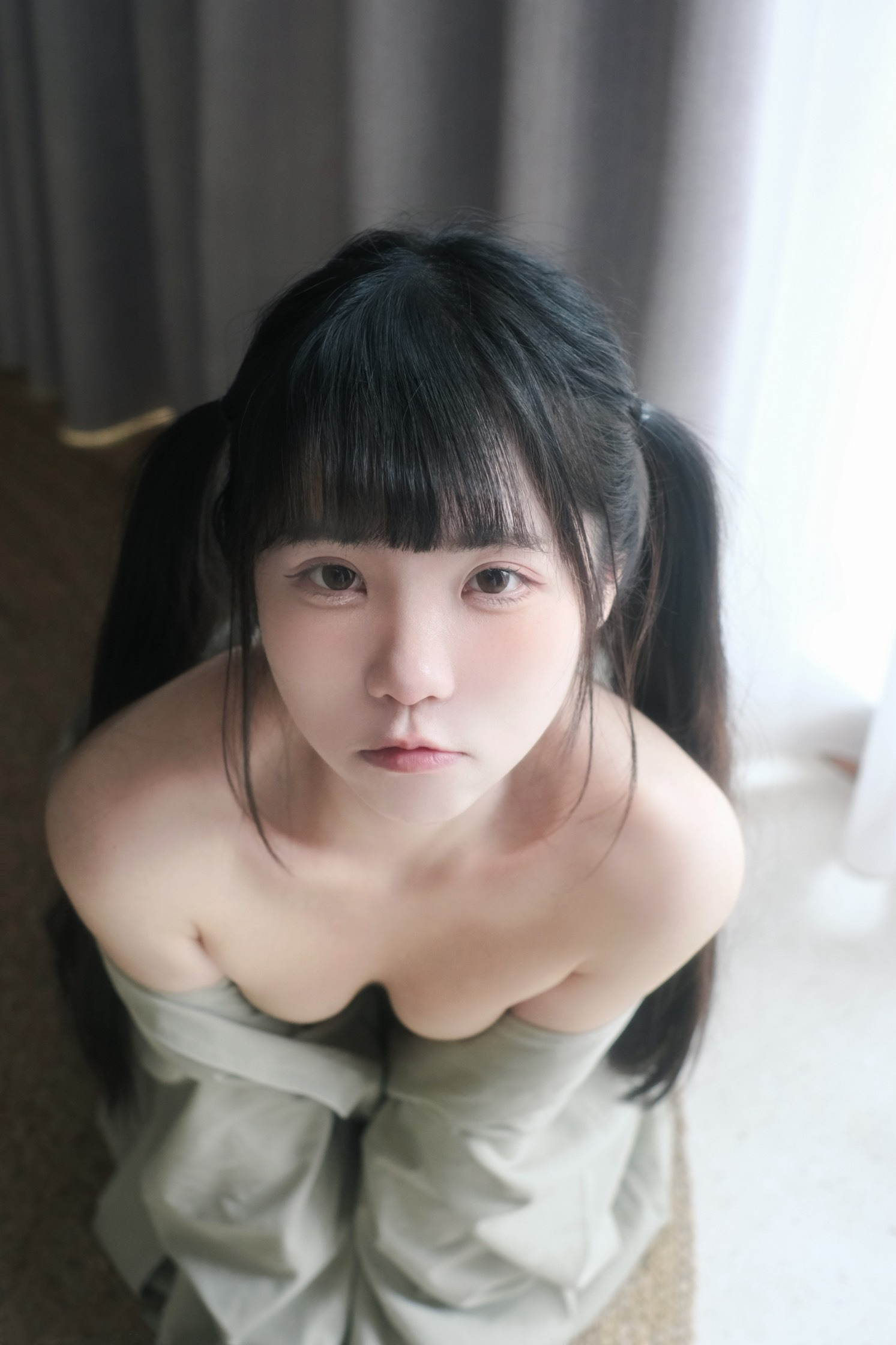 可可小白兔 在陽台做壞事的小兔兔 - 双马尾的状态比往期更自然(第4张,共4张)