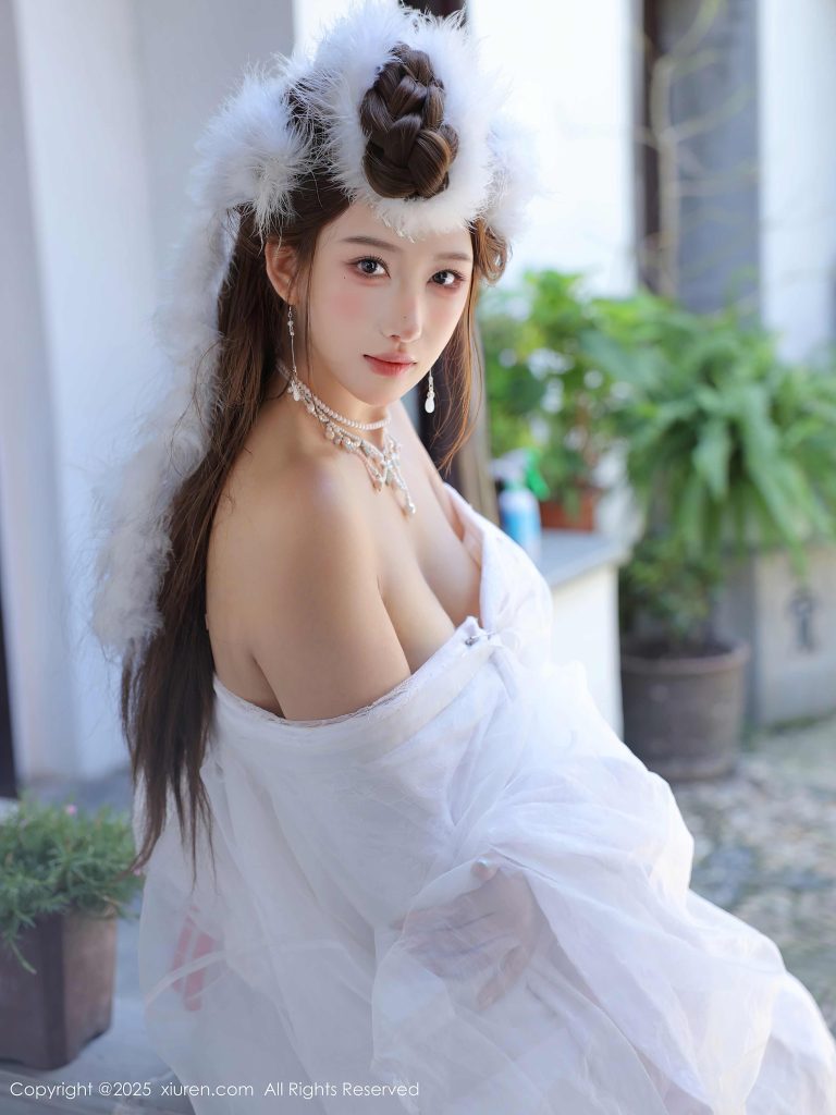 Xiuren秀人网2025.10.09 金允希Yuki78+/ - 假山边的蕨类刚好当了天然前景(第4张,共4张)