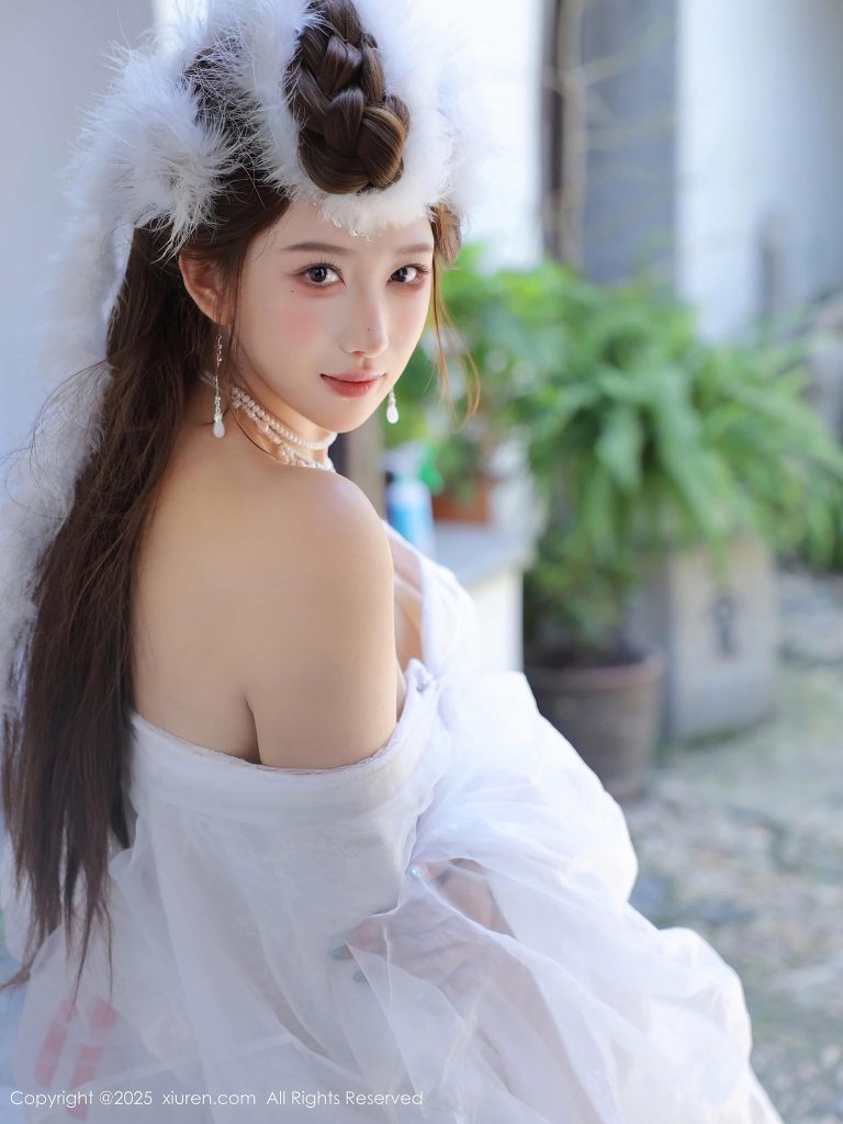 Xiuren秀人网2025.10.09 金允希Yuki78+/ - 假山边的蕨类刚好当了天然前景(第3张,共4张)