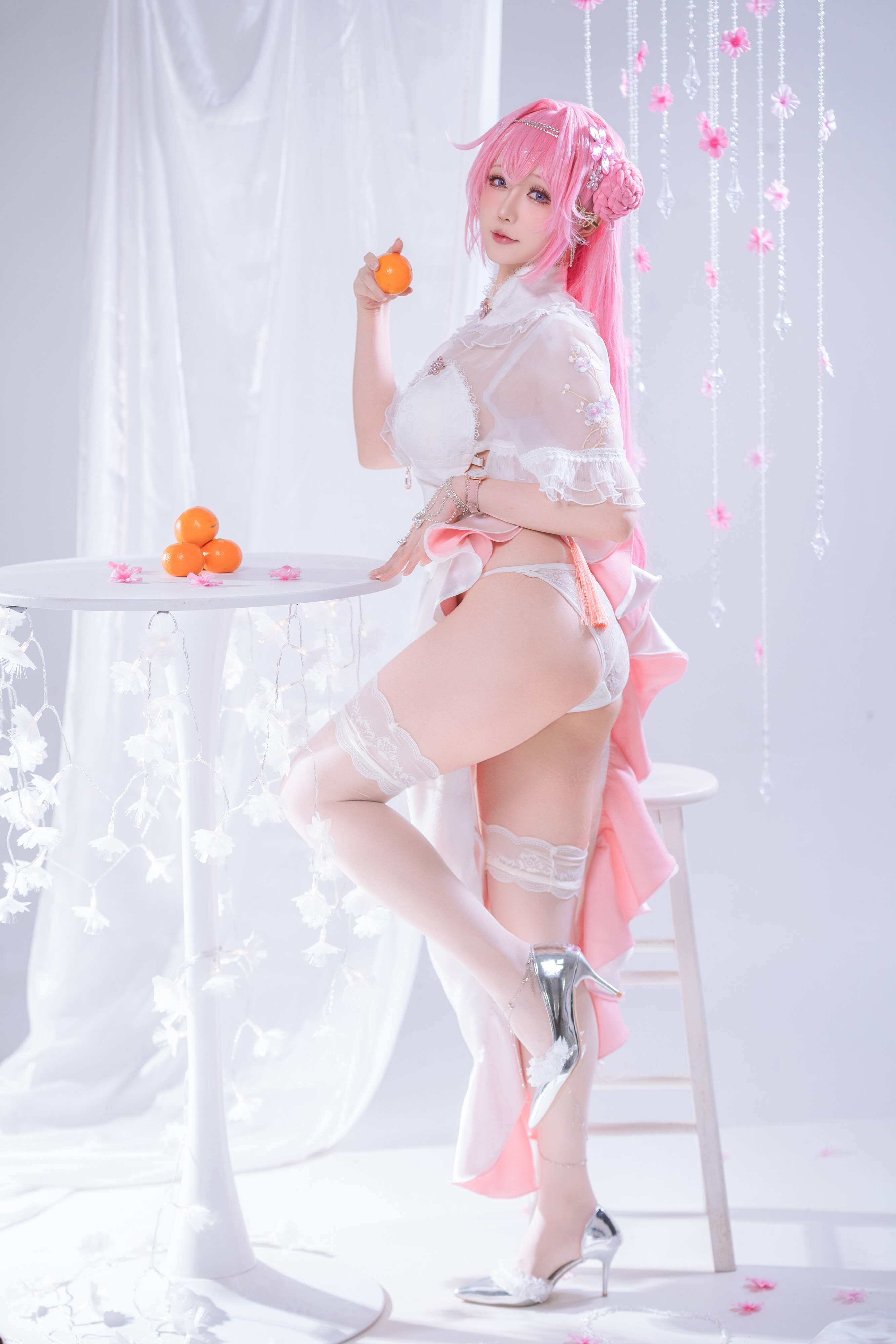 星之迟迟2025年10月计划：胜利女神妮姬桃乐丝COS造型惊艳
