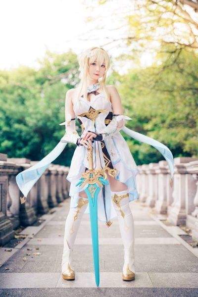 霜月shimo的原神荧Lumine cos，高还原度造型完全戳中玩家喜好
