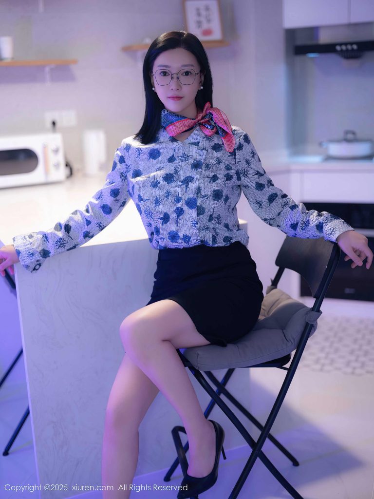 Xiuren秀人网2025.10.14 雅茹老师61+/ - 轻熟OL风的松弛感踩得恰到好处(第4张,共5张)