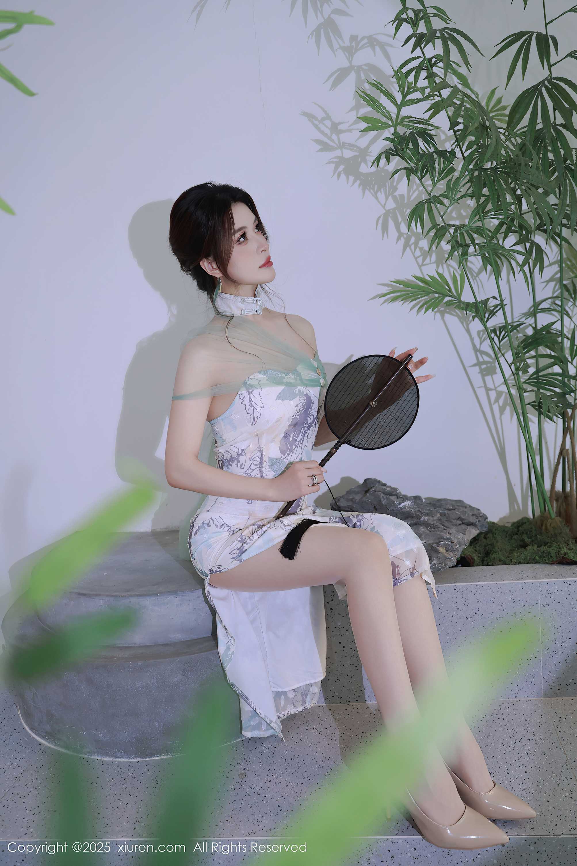 Xiuren秀人网2025.08.27 阿依莎82+/ - 竹影打光的氛围感完全不刻意(第3张,共3张)