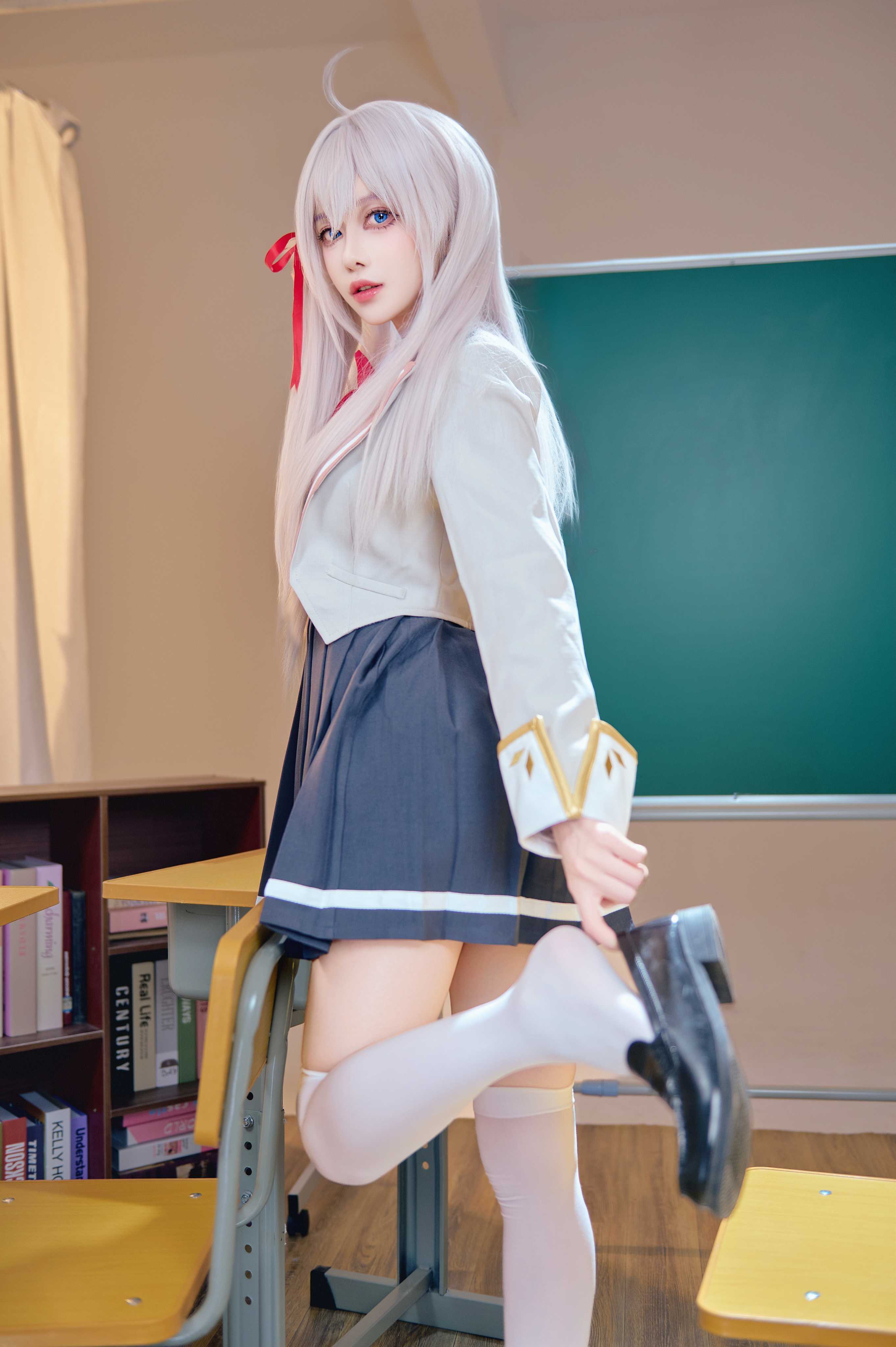 Shika小鹿鹿 艾莉同学 - 校服细节还原,没有一处敷衍(第2张,共5张)