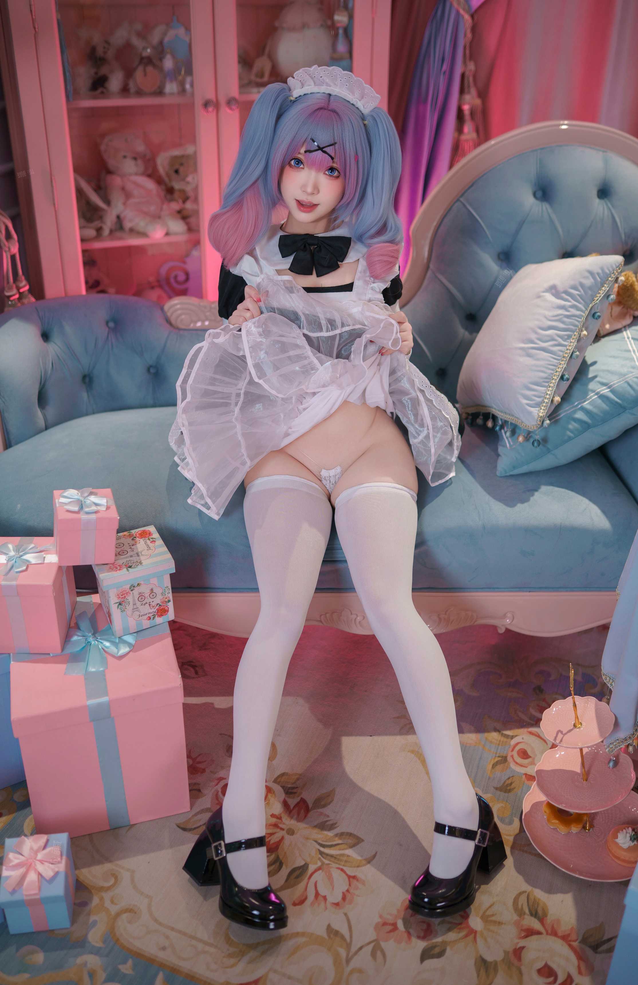 Bangni邦尼 初音未来·兔子洞女仆 - 背景陈列柜里的玩偶全不重样(第2张,共3张)