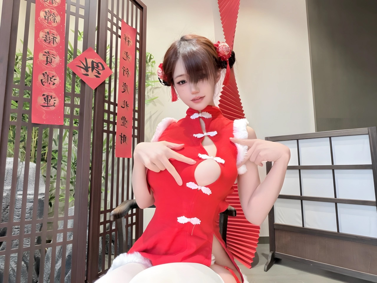 小仓千代w – 2026年2月Fantia会员订阅 - 新春旗袍造型的反差设计(第2张,共4张)