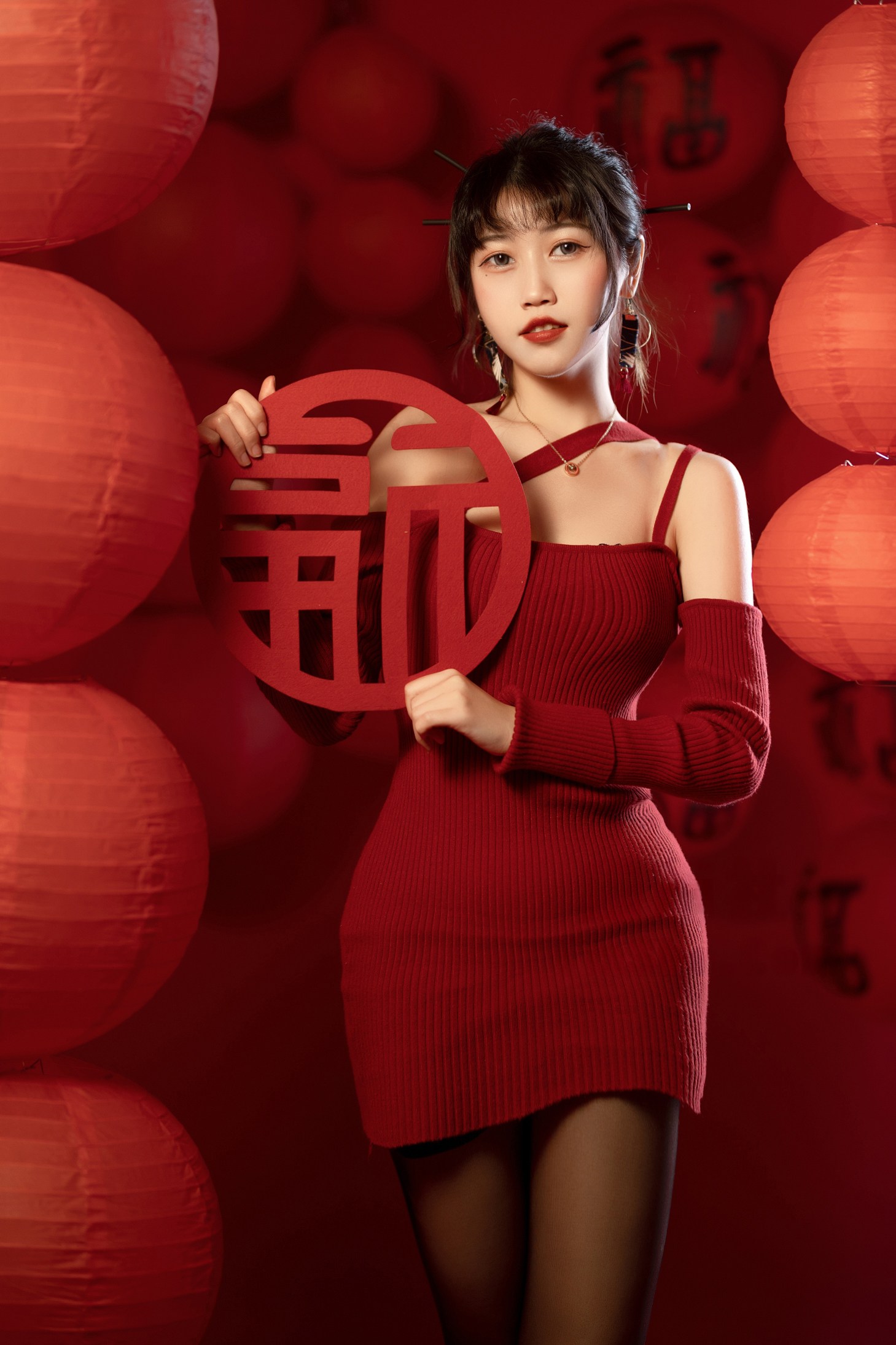 不呆猫 新年 - 红调配色的分寸感刚好(第2张,共5张)