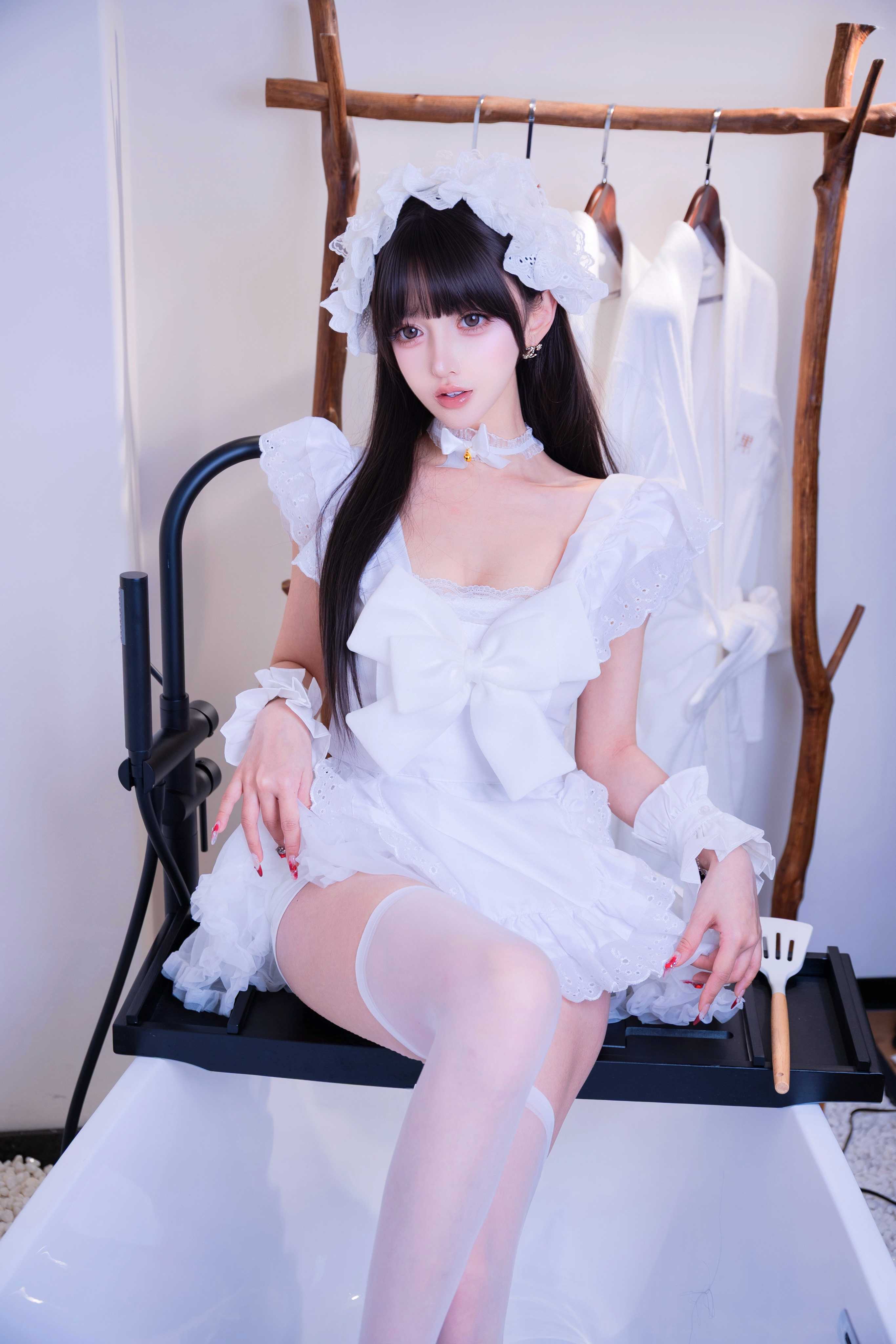 过期米线线喵 – 厨娘女仆 COS写真图集(第1张,共4张)