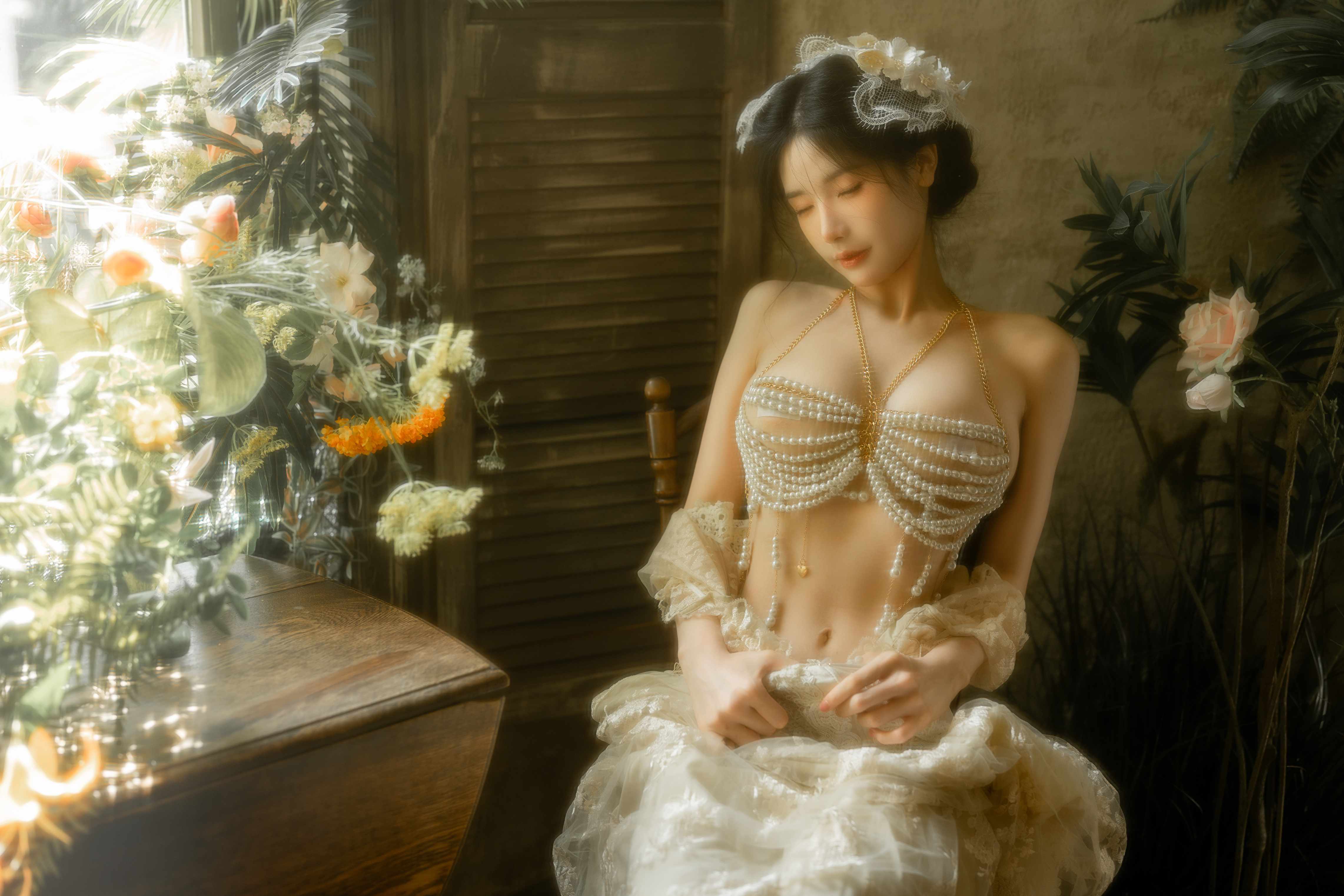 橙子喵酱 – 橙子法式 - 窗沿漏下的丁达尔光,把房间磨出柔绒感(第4张,共5张)