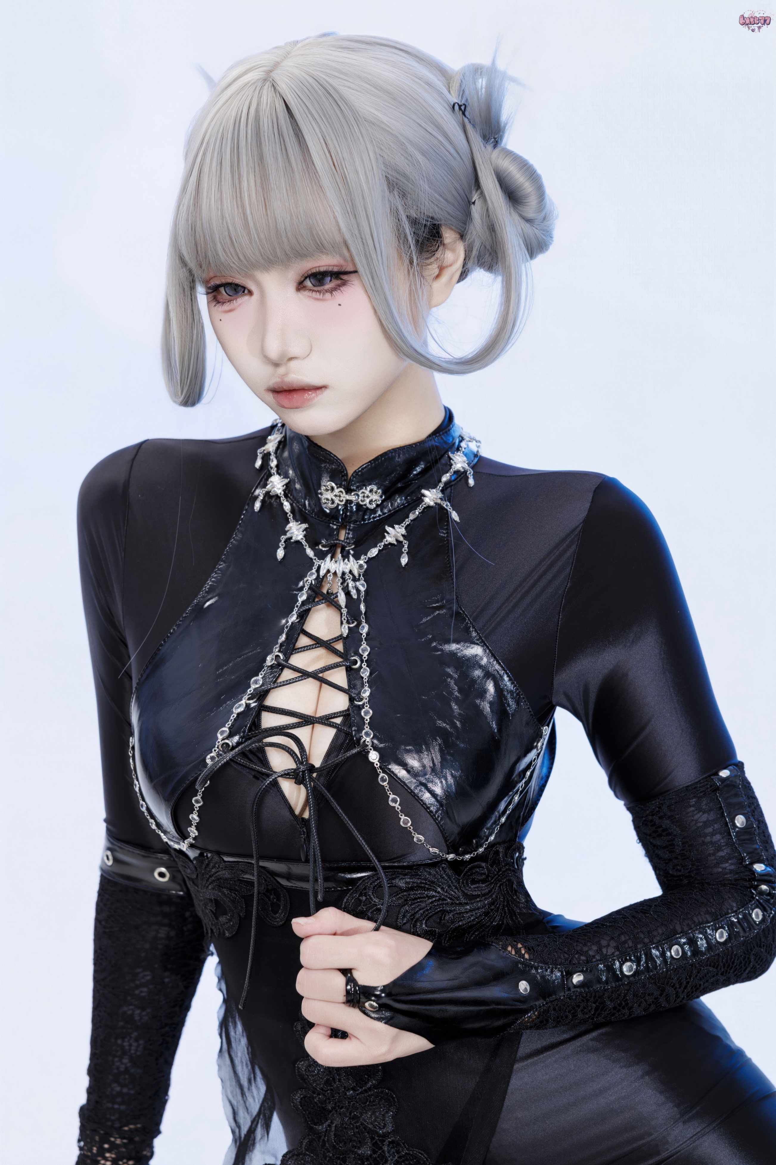 柒柒要乖哦 – 黑靡烟旗袍 COS写真图集(第1张,共3张)