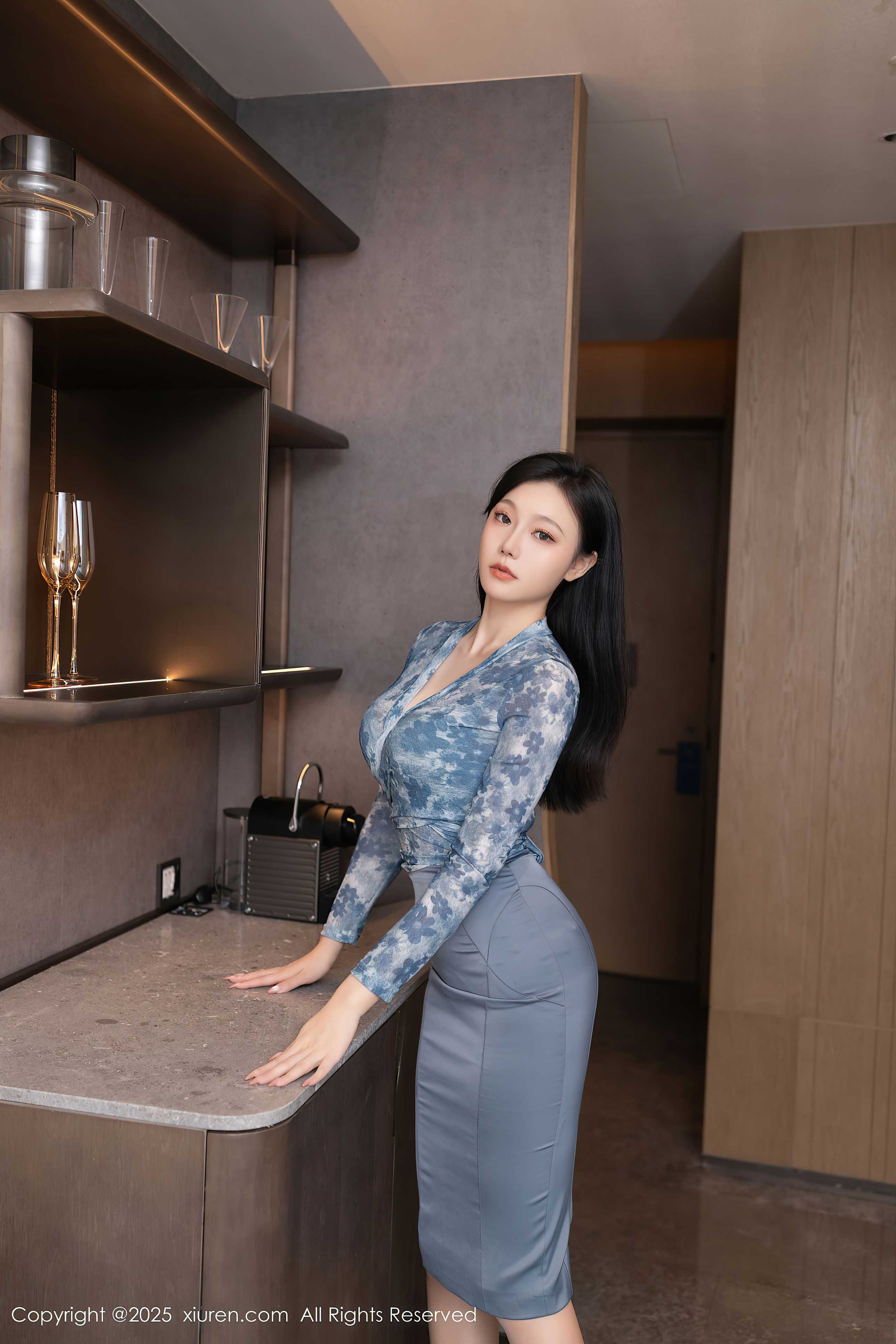 Xiuren秀人网安然anran最新作品更新，整套取景氛围恰到好处
