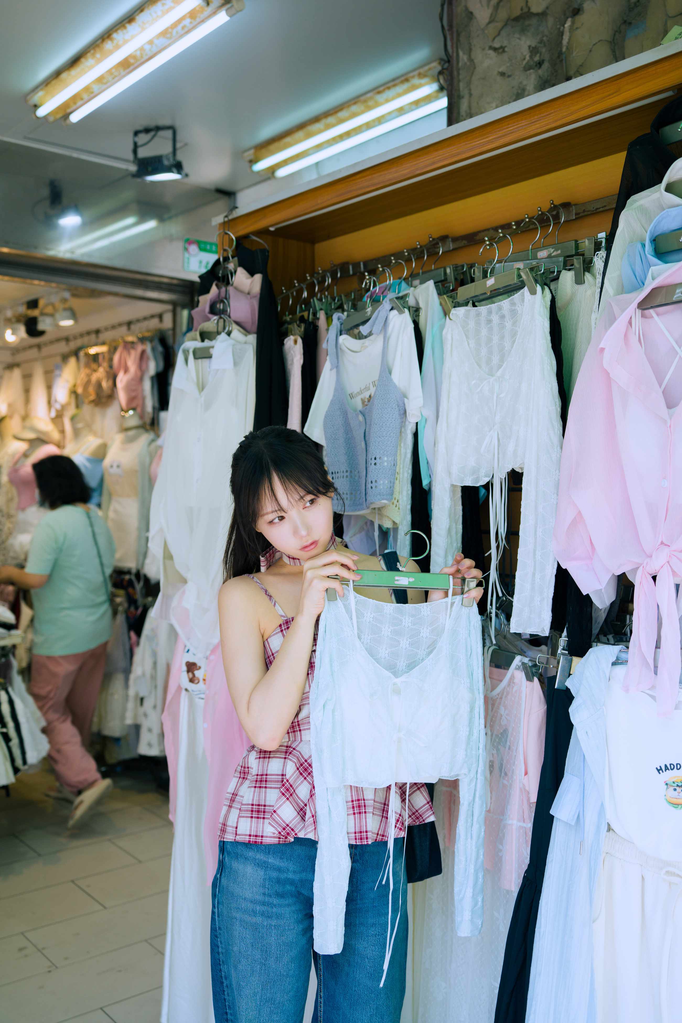KenKen けん研 – 089 【DL】我爱你写真集 - 老衣店的原生场景取景(第1张,共4张)