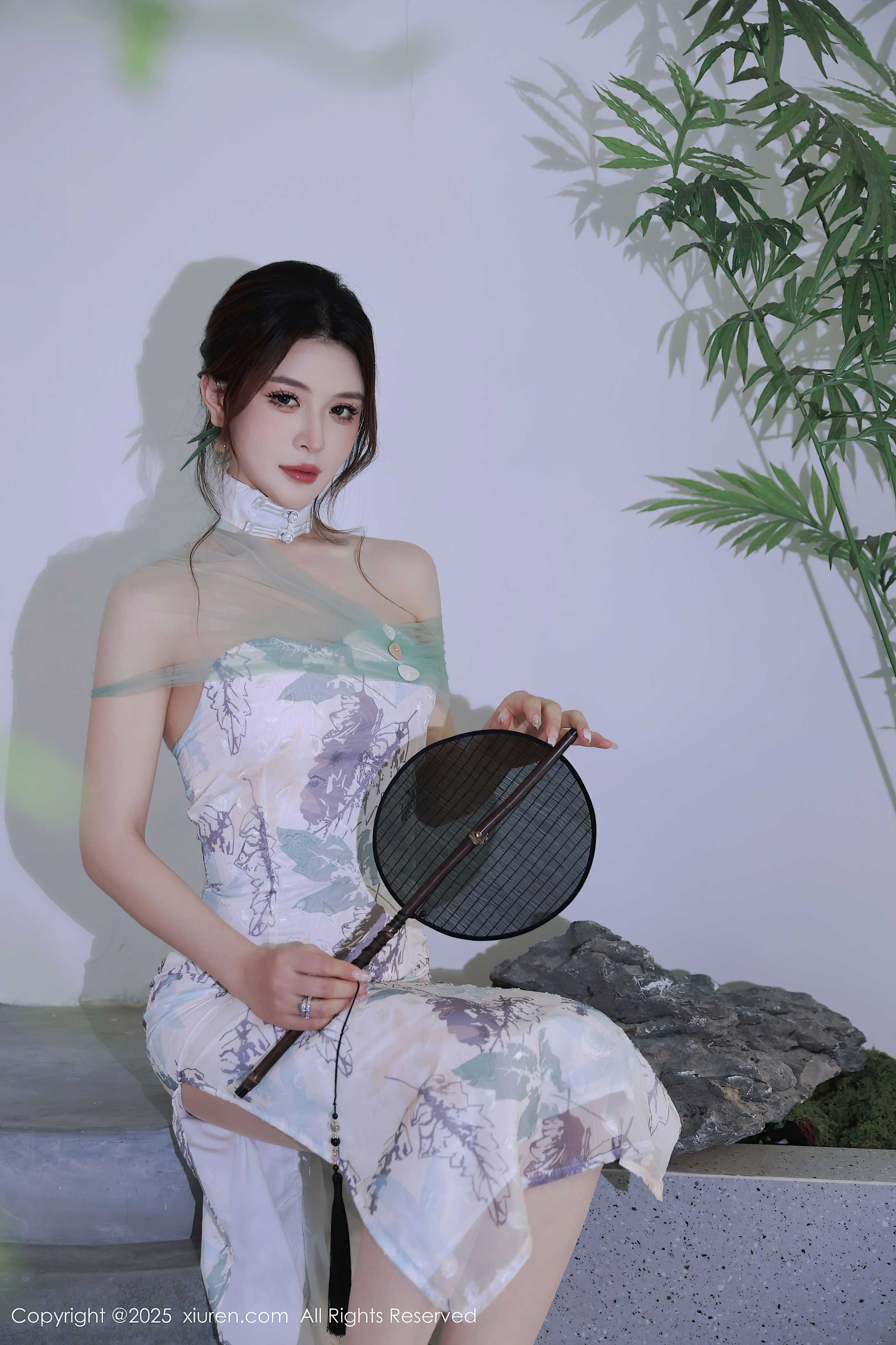 Xiuren秀人网2025.08.27 阿依莎82+/ - 晕染印花面料的处理很细(第2张,共3张)
