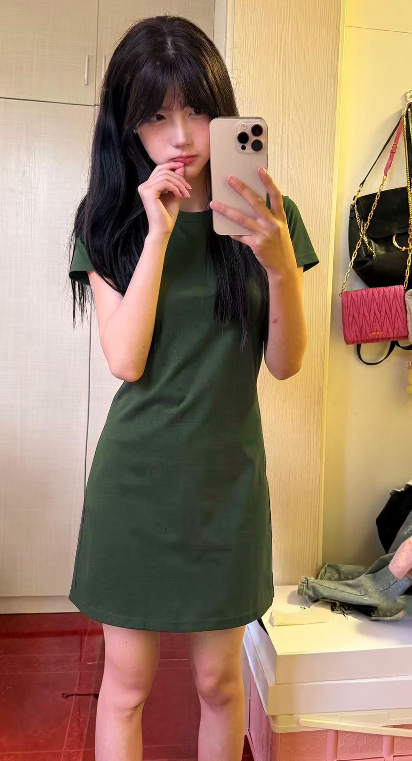 抖音 董香 秘语空间 - 全T恤穿搭的低饱和配色逻辑(第2张,共4张)