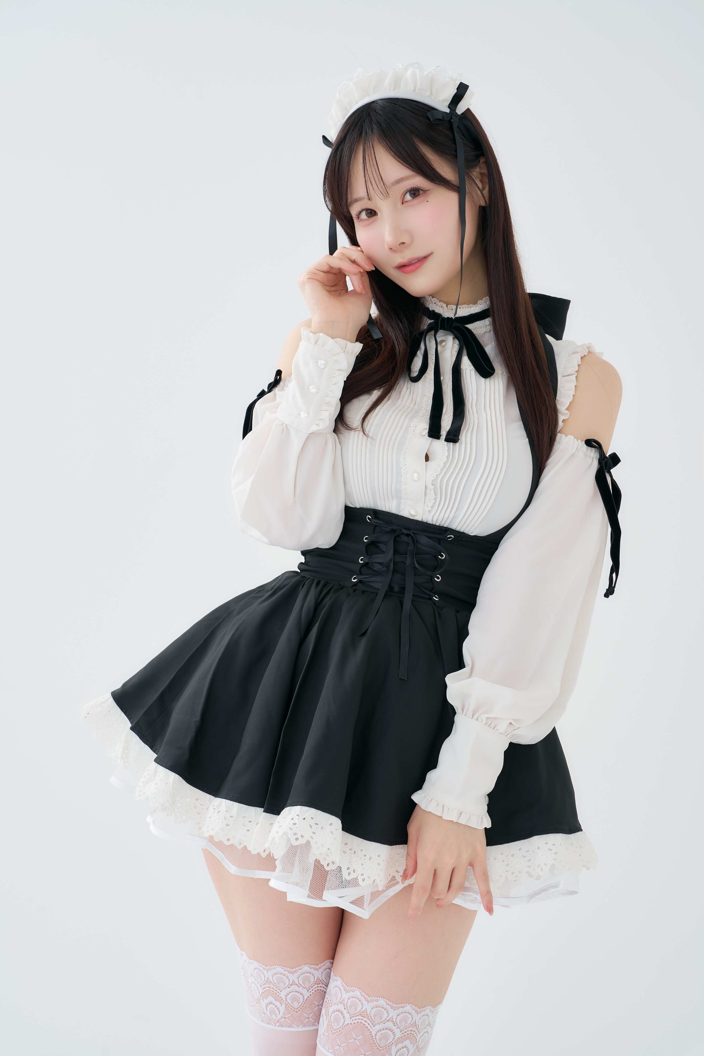 KenKen けん研 – 085 C106实体刊物グラグラ& 推し型メイドロイドとしたいこと - 黑白女仆装的细节巧思（第2张，共3张）