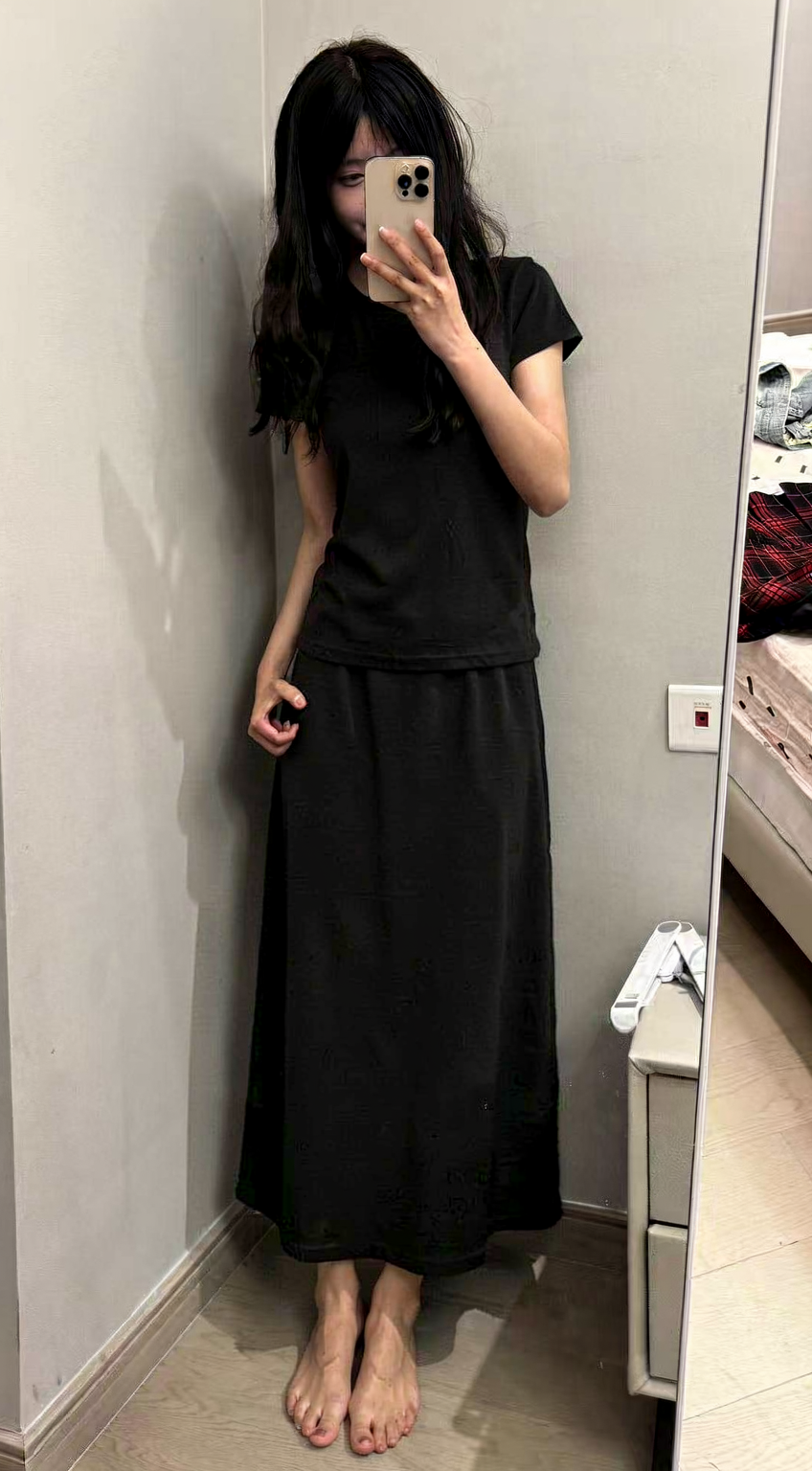 抖音 董香 秘语空间 - 冷调胶片感全靠客厅侧光出片(第2张,共5张)