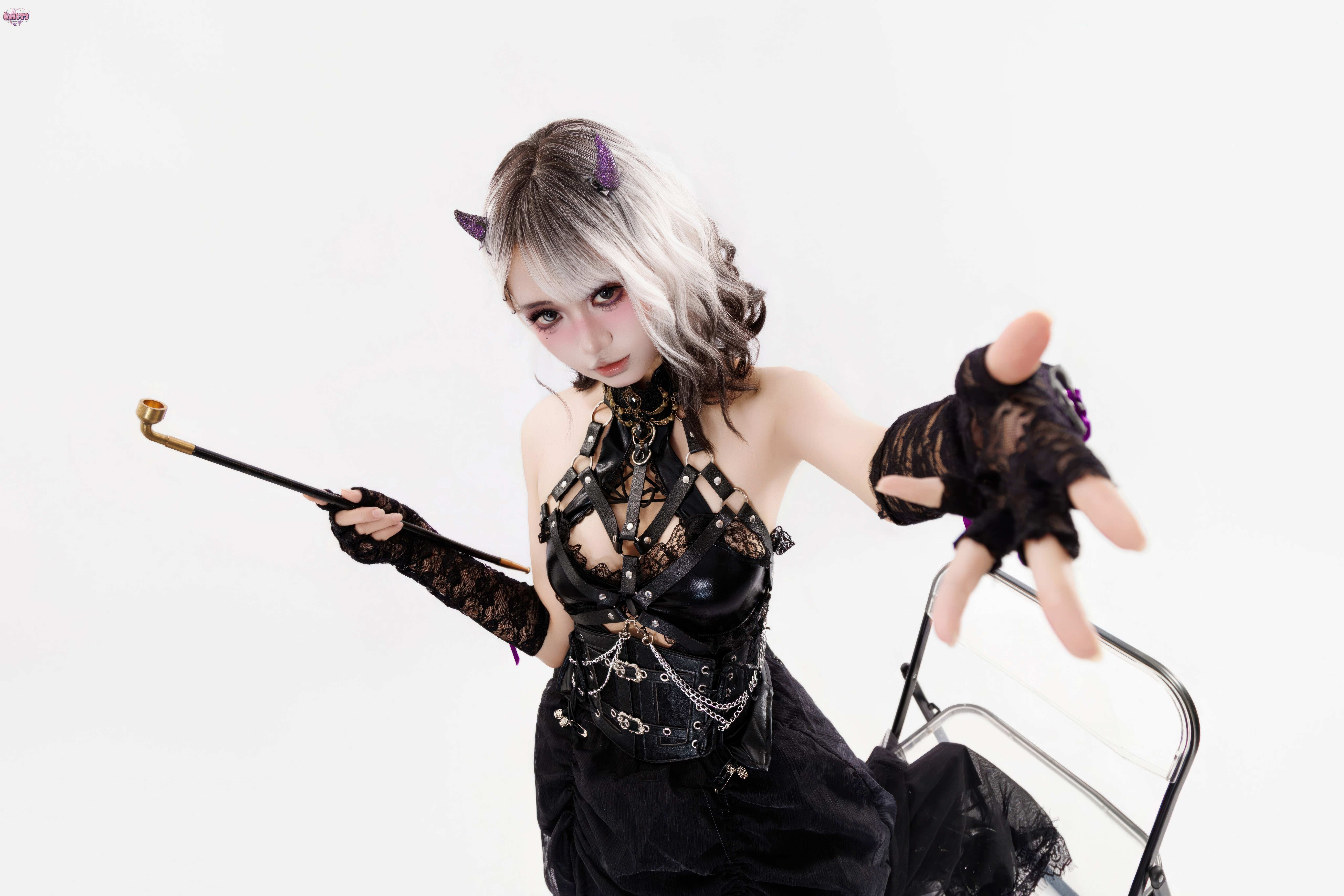 柒柒要乖哦 – 魔女盛宴 - 手杖、绑带和那抹不抢戏的紫（第1张，共5张）