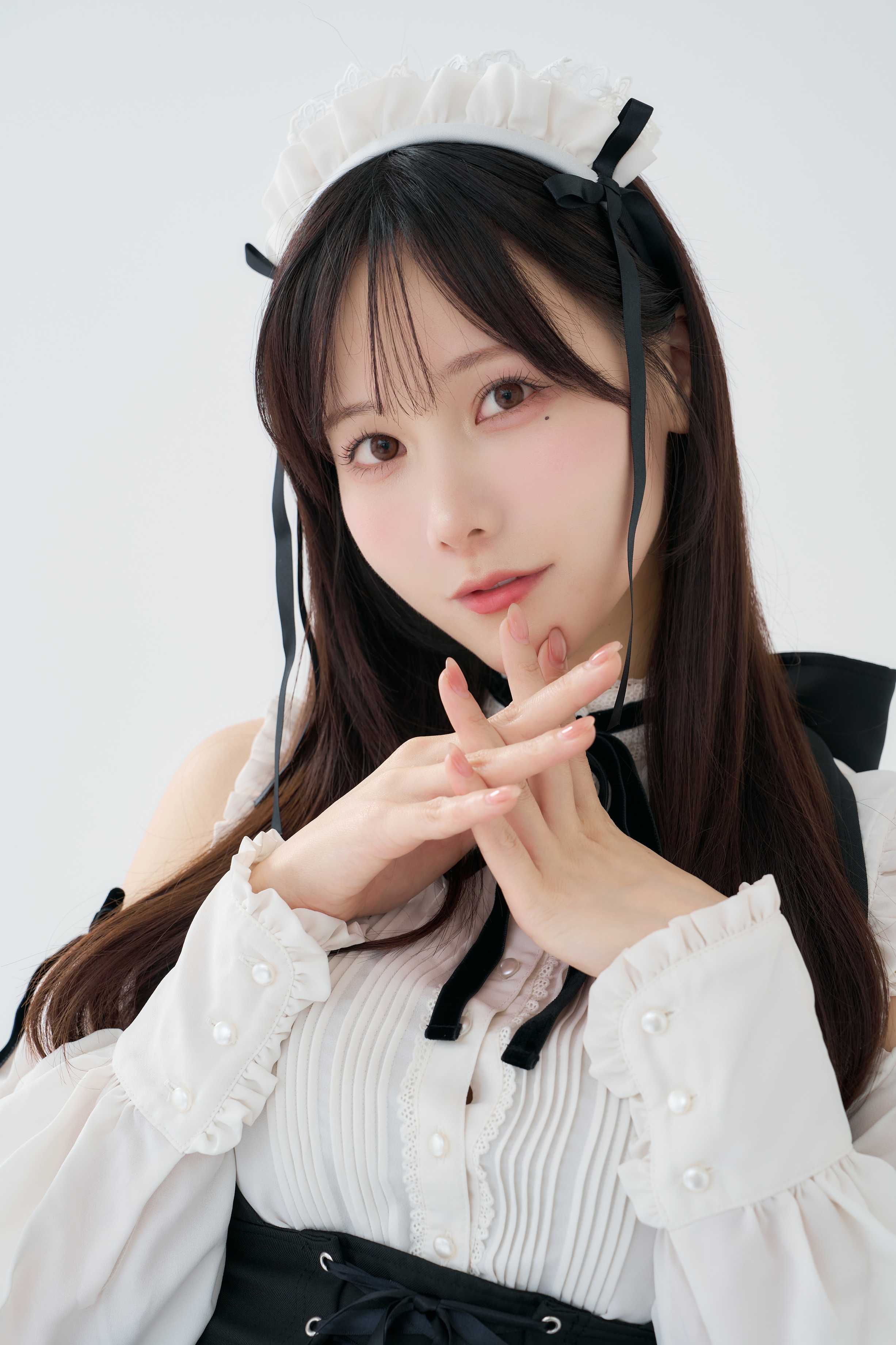 KenKen けん研 – 085 C106实体刊物グラグラ& 推し型メイドロイドとしたいこと - 黑白女仆装的细节巧思（第1张，共3张）