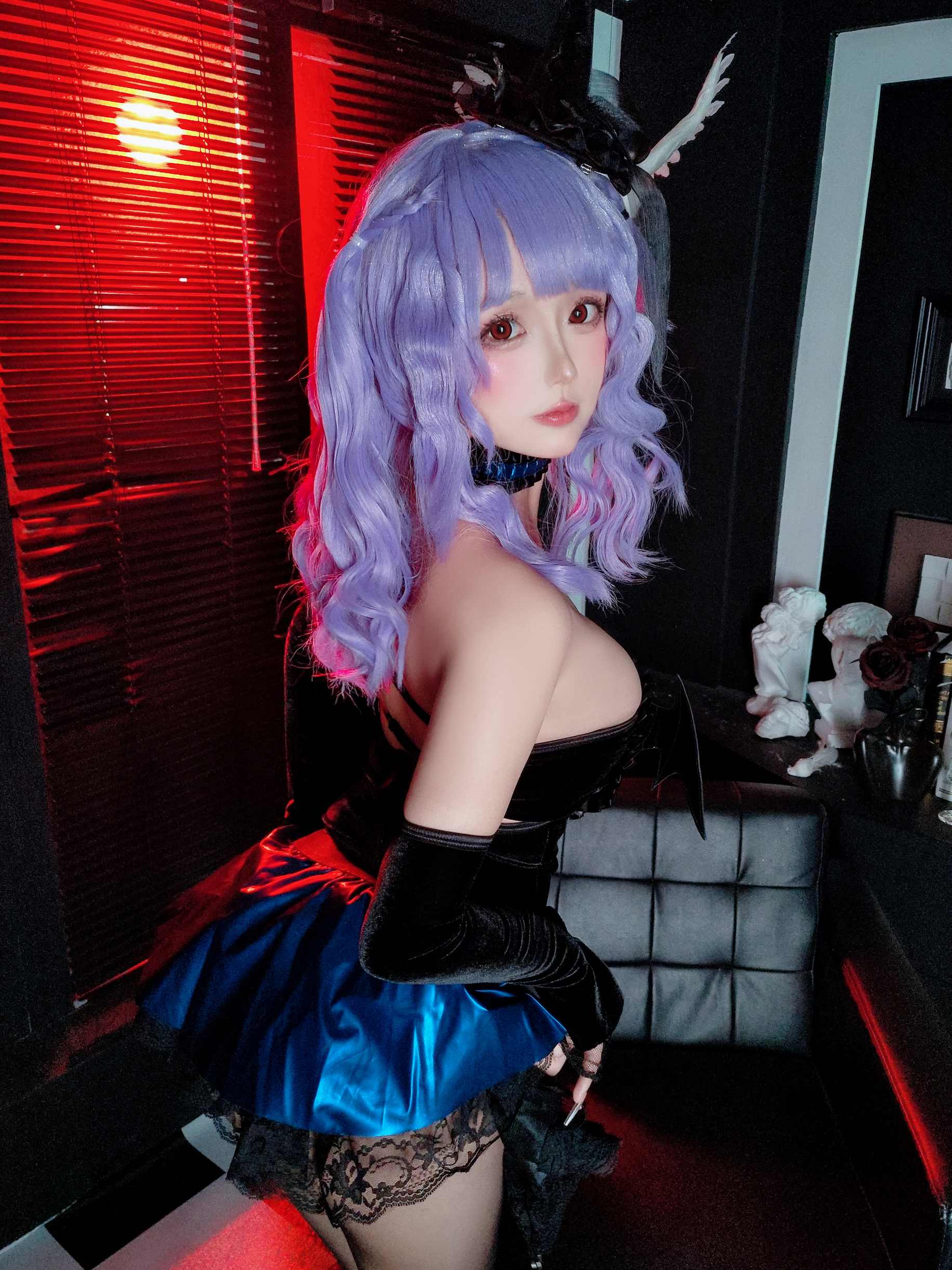 日奈娇演绎的见习魔女COS造型，奇幻氛围感拿捏得恰到好处