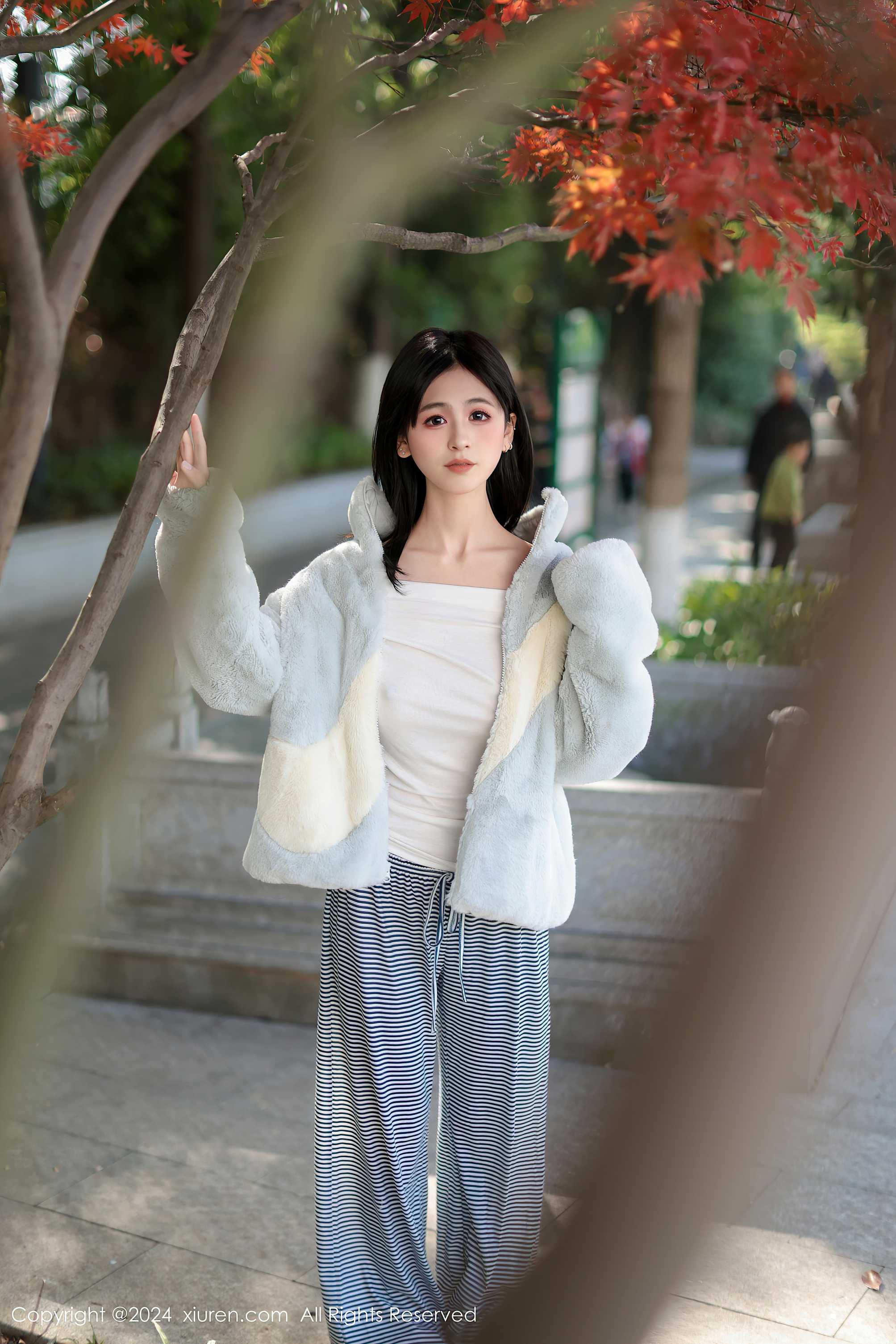 Xiuren秀人网2024.12.16 奶芙乔乔85+／ - 逆光发丝边缘的绒感抓得很准（第3张，共3张）