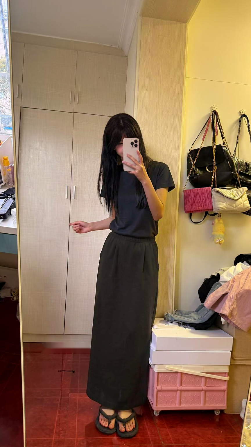 抖音 董香 秘语空间 - 全T恤穿搭的低饱和配色逻辑(第1张,共4张)