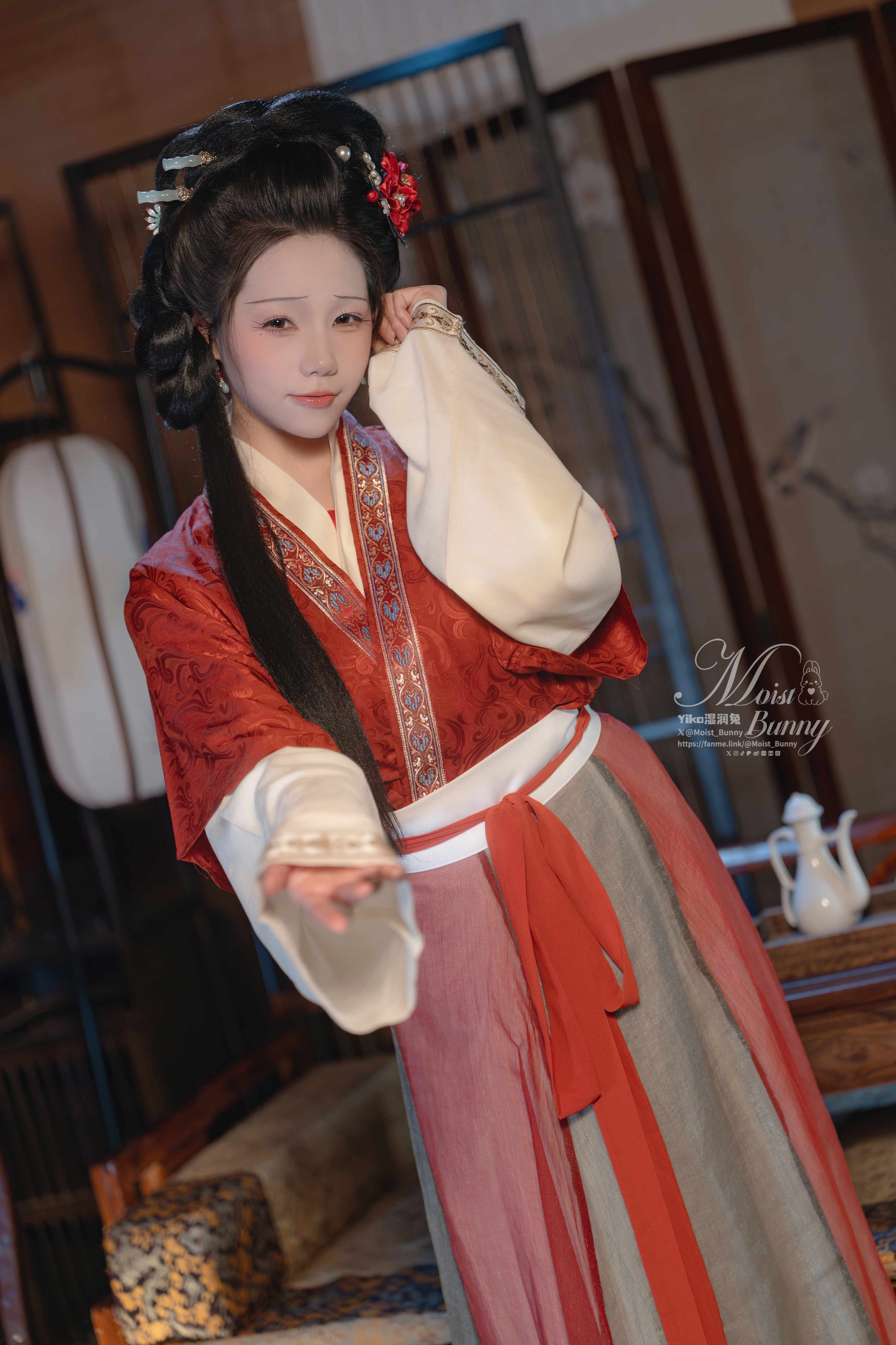 咬一口兔娘 2026年2月作品『快马加鞭 金莲迎春』 - 前景虚化的桃花枝全是实景(第4张,共4张)
