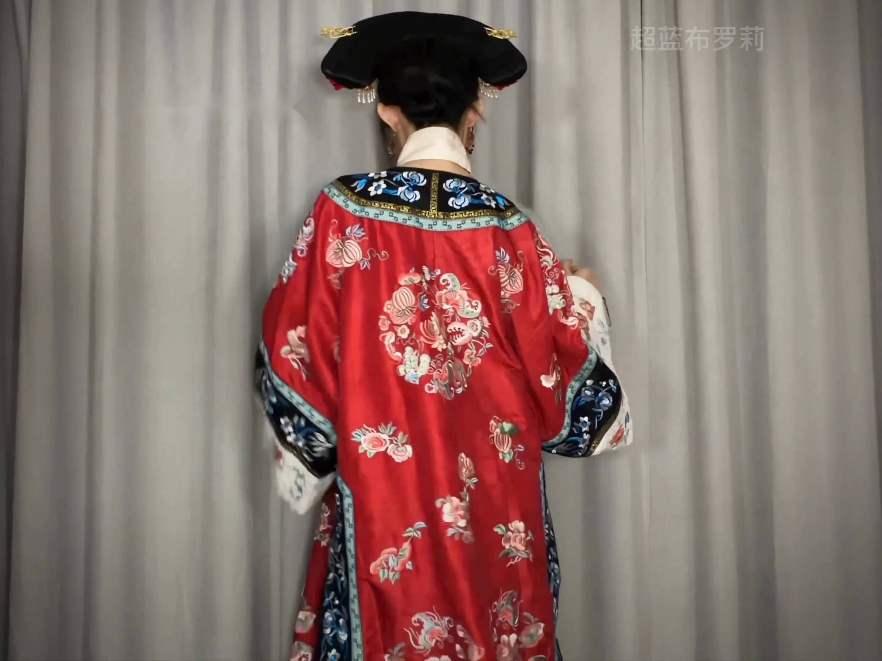 抖音 布罗莉 秘语空间 【4V】 COS写真图集(第1张,共3张)