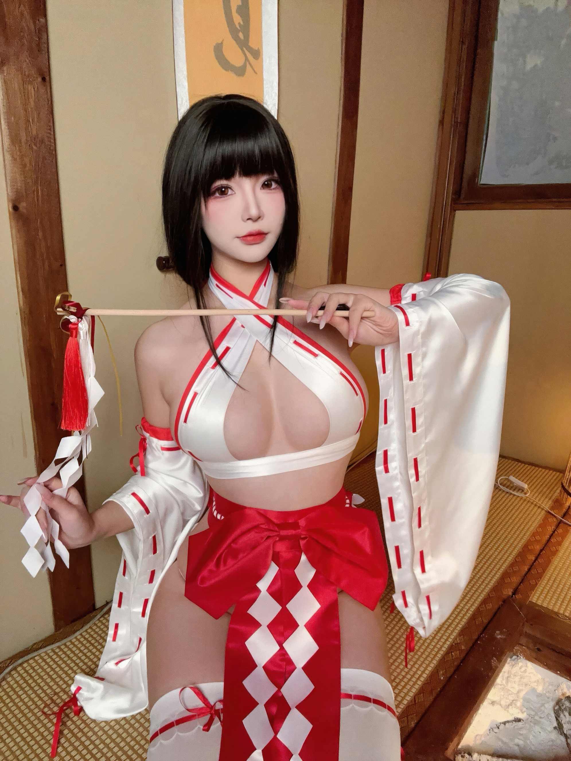 yuuhui玉汇：传统女巫主题COS作品，神秘氛围感格外动人