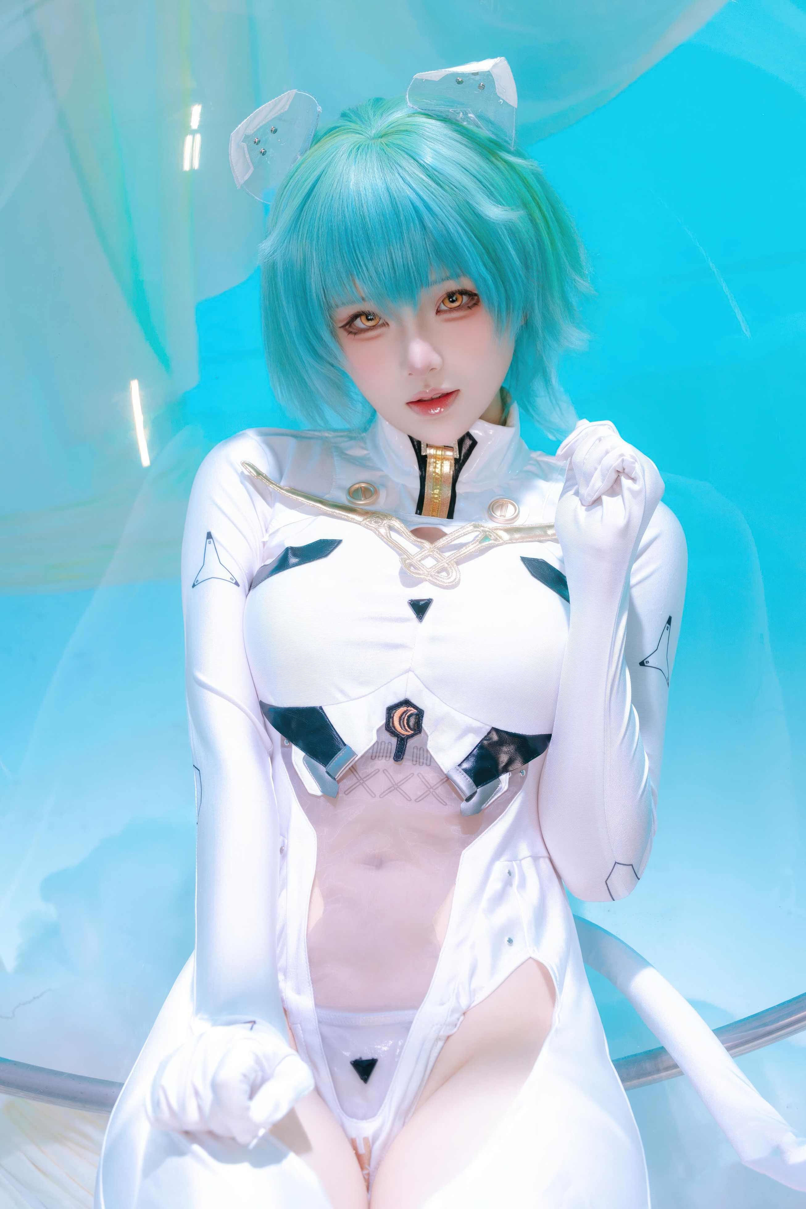 屿鱼 碧蓝航线 纳希莫夫·海军上将 COS写真图集(第1张,共5张)