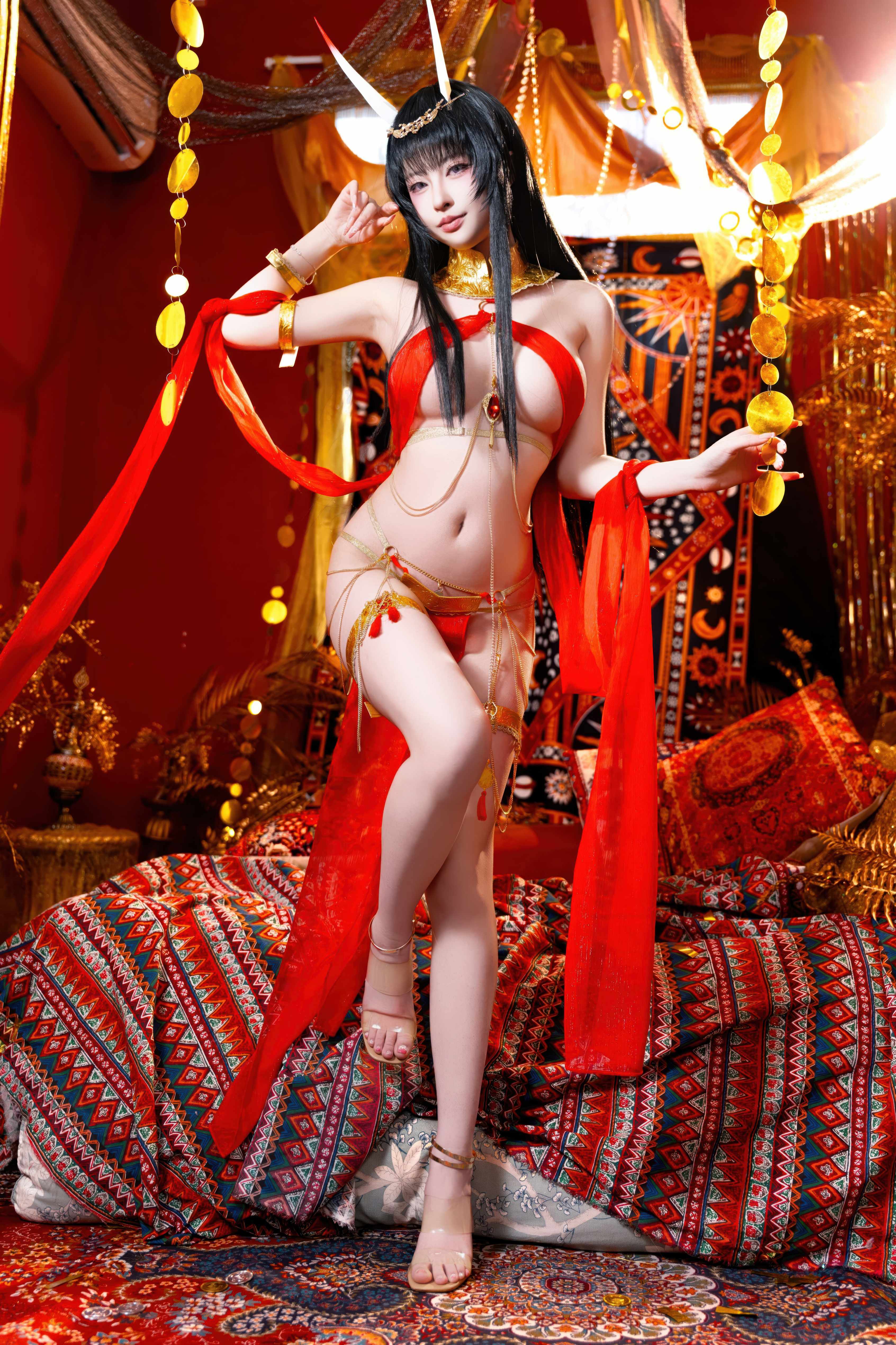清水由乃碧蓝航线能代舞娘COS：舞娘造型细节高度贴合原作设定