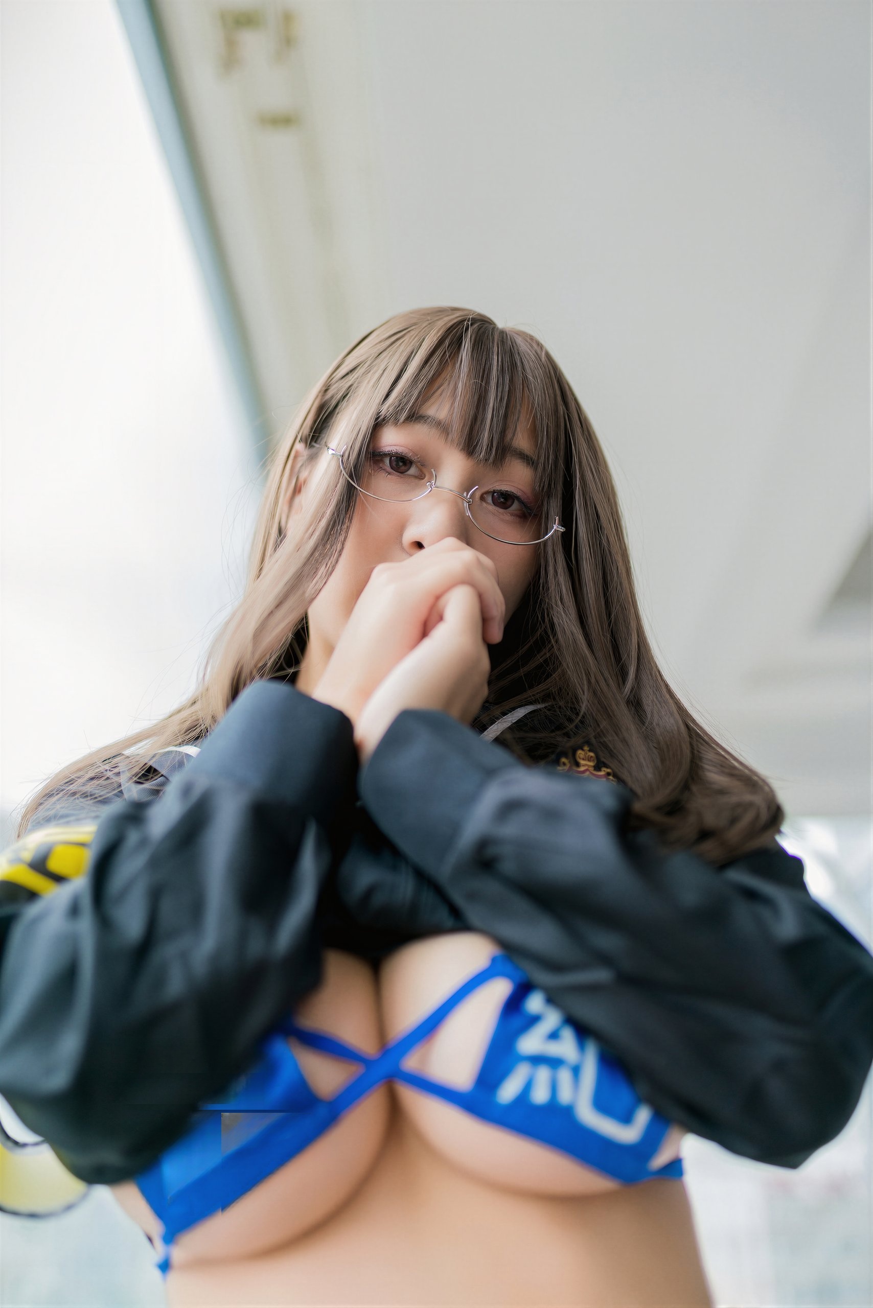 浅安安Yuki – 风纪委员 - 眼镜和制服之间,有种微妙的错位感(第4张,共4张)