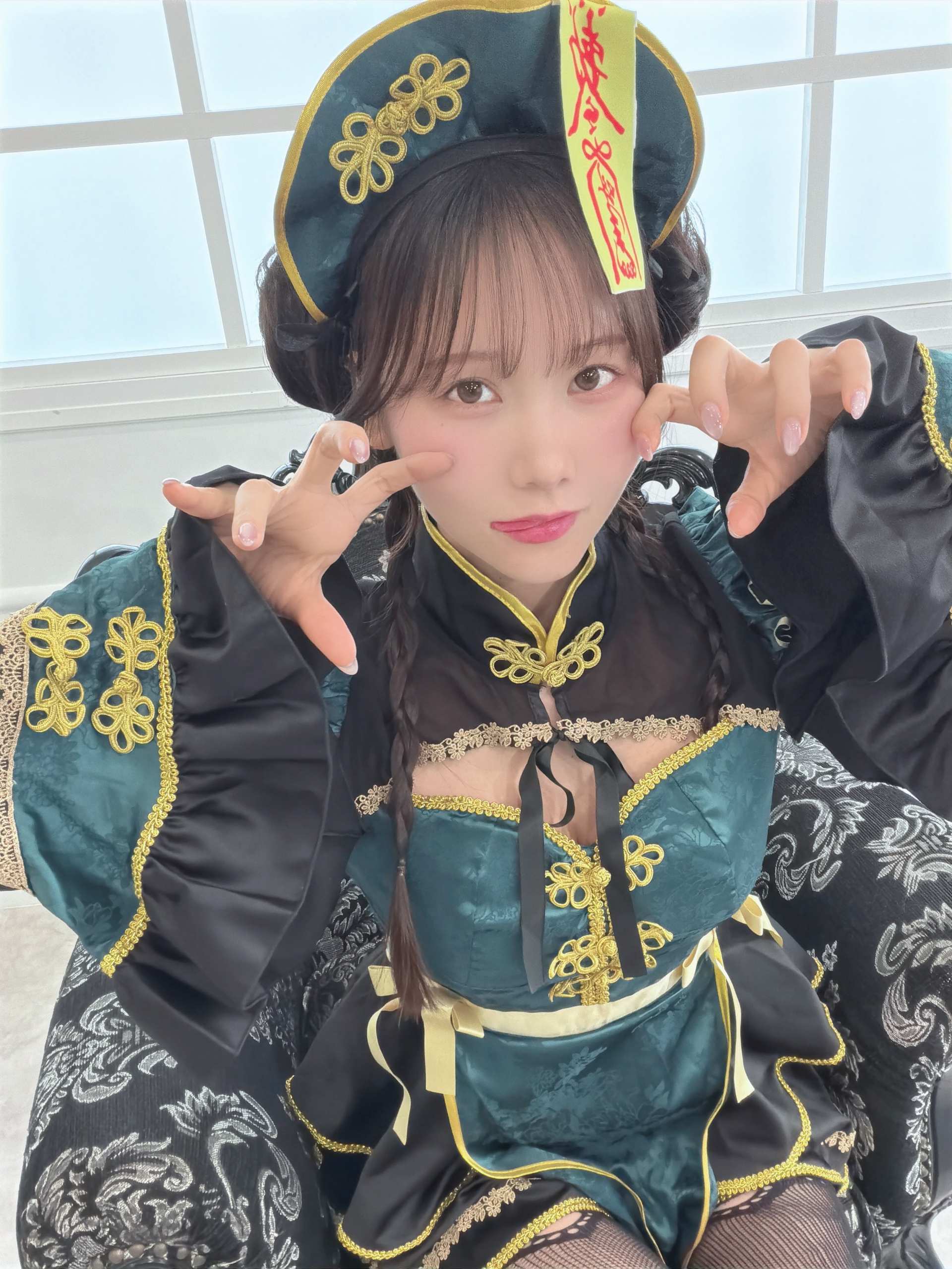 KenKen けん研 – 095 fantia 2026年7月写真合集 - 那顶绿帽子的刺绣走线,是整组里最花功夫的(第2张,共3张)