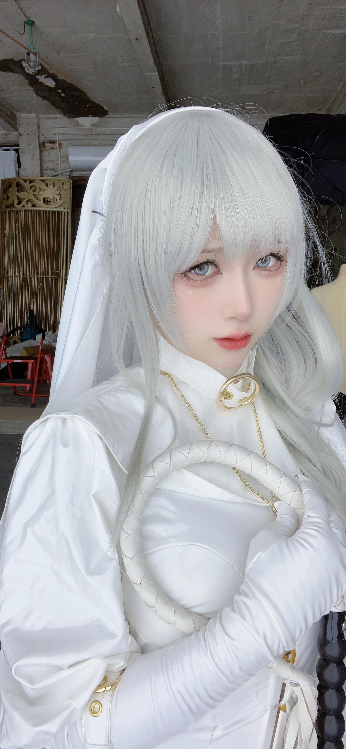 樱落酱w 纯白修女 - 腰封上的金属扣和袖口的收束(第2张,共3张)