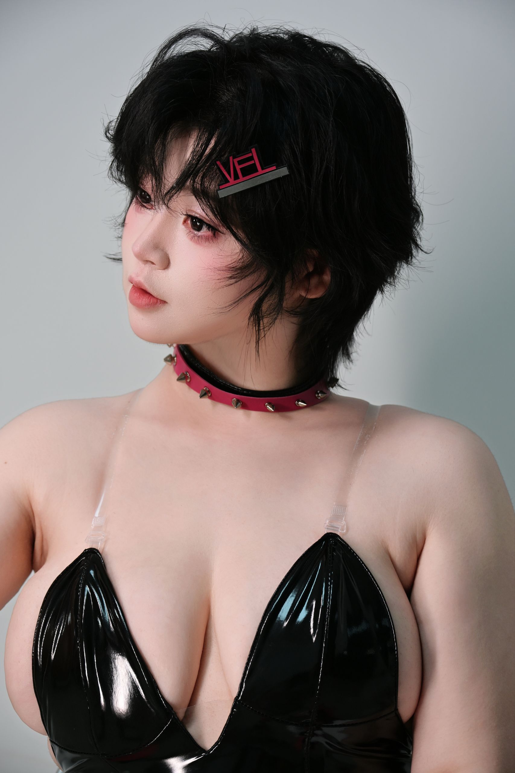 一只毛毛帽的粉色兔女郎，这组图集甜度直接拉满