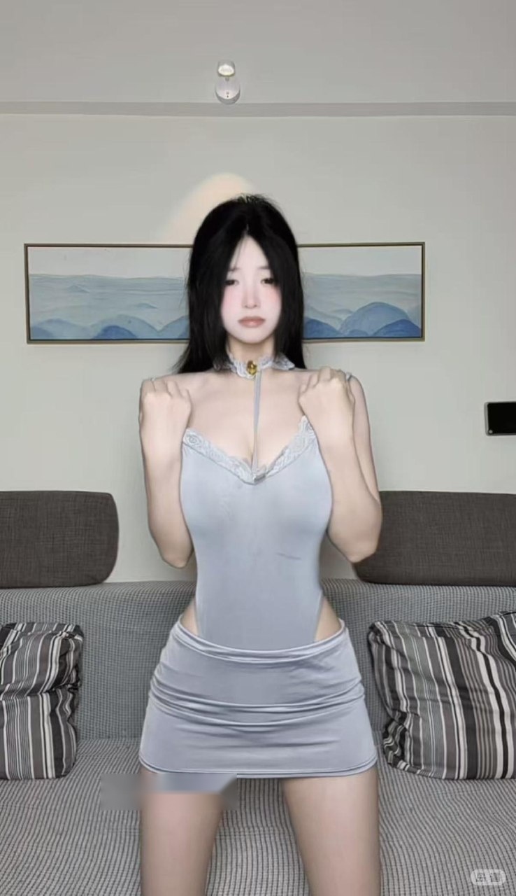 抖音 鱼香肉丝 岛遇 - 白背心那张,手的位置比脸更有戏(第4张,共4张)