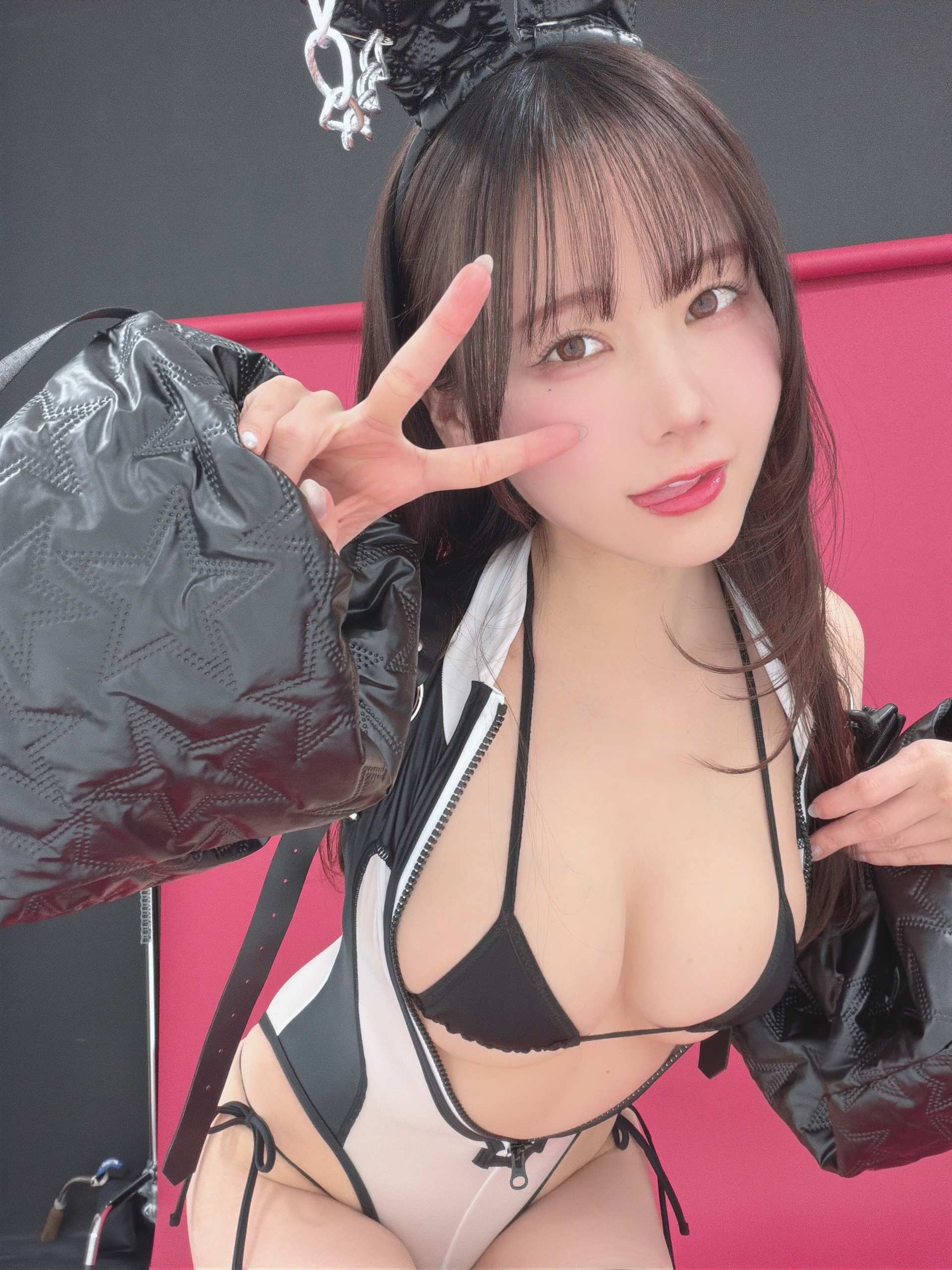 KenKen けん研 – 094 fantia 2026年6月写真合集 - 红幕布前那套黑银造型,袖套是最大变量(第3张,共5张)
