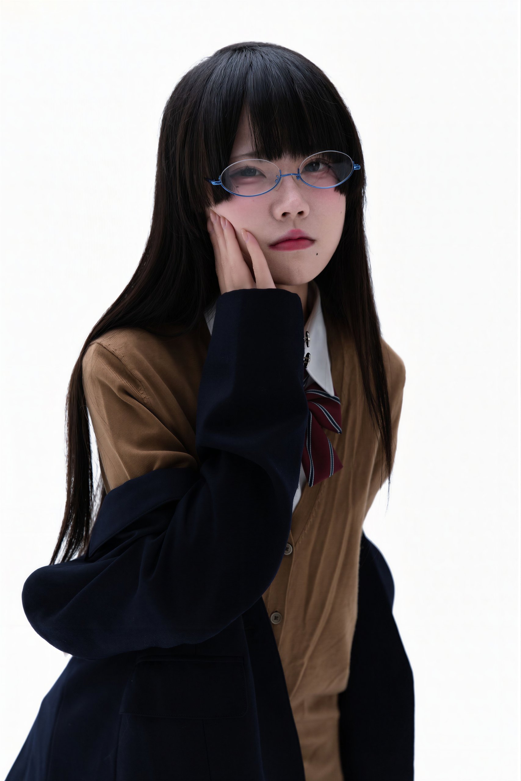 清水凪 后辈的制服3 - 眼镜推上去那一下,是整组里最像后辈的动作(第3张,共5张)