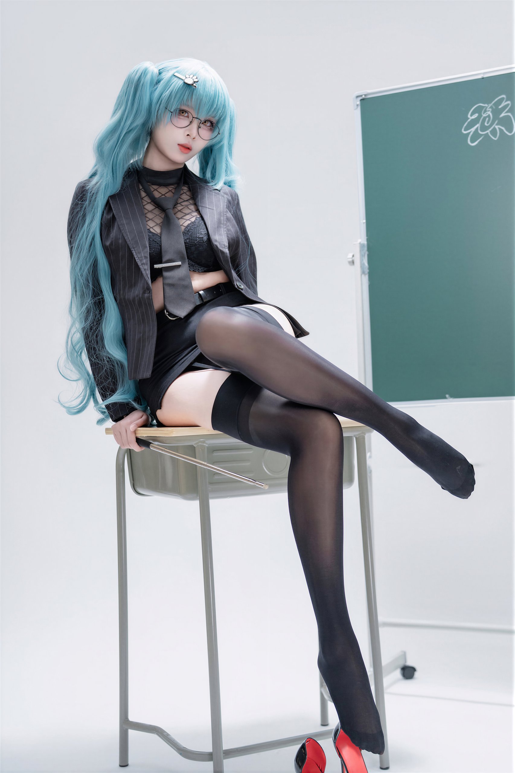 轩萧学姐 Nikke胜利女神 普丽瓦蒂 严厉教诲 - 教鞭和红鞋,两个最值得盯的物件(第3张,共4张)