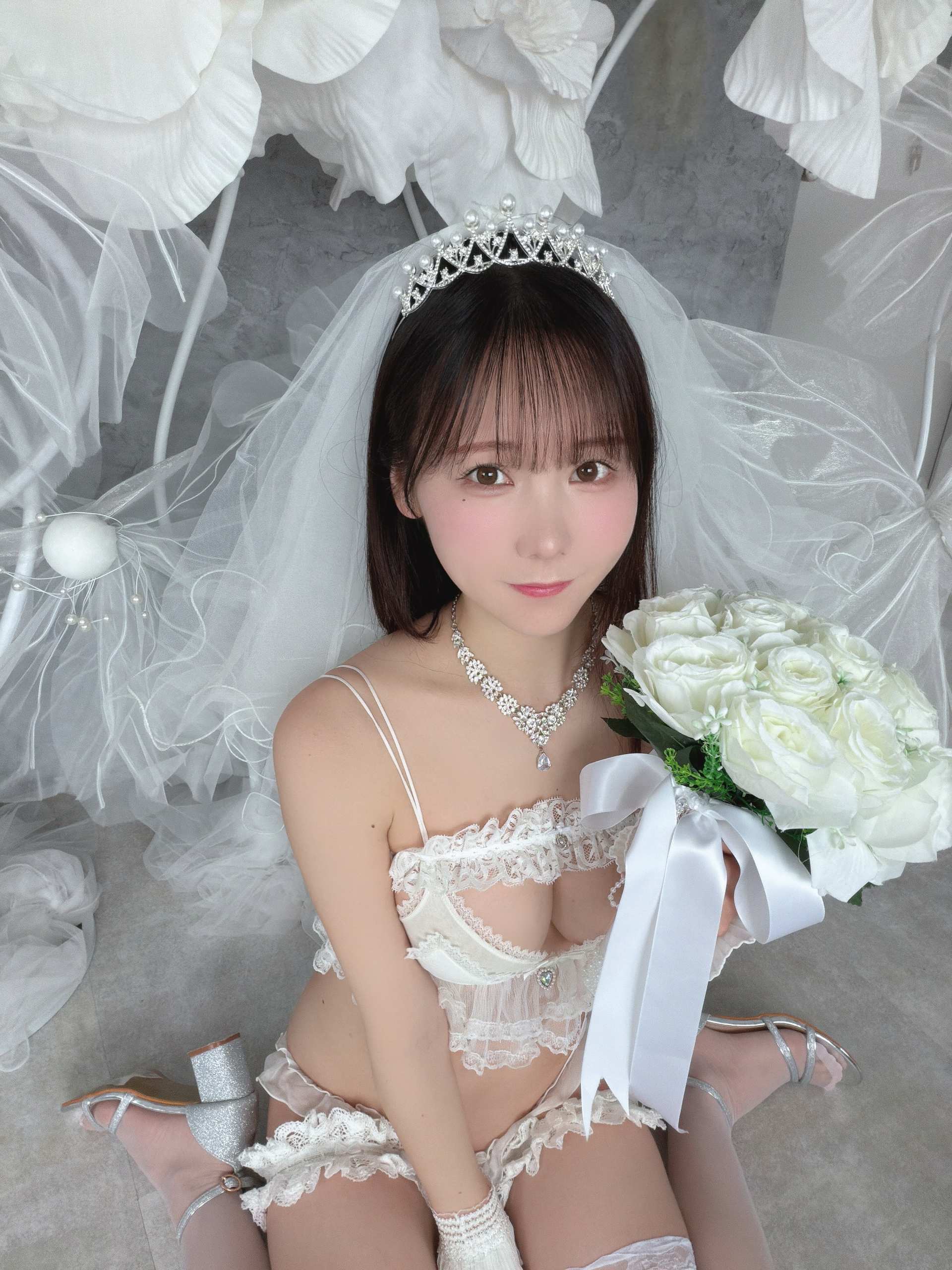 KenKen けん研 – 094 fantia 2026年6月写真合集 - 白纱垂坠的角落,是这期最耐看的一处(第4张,共5张)