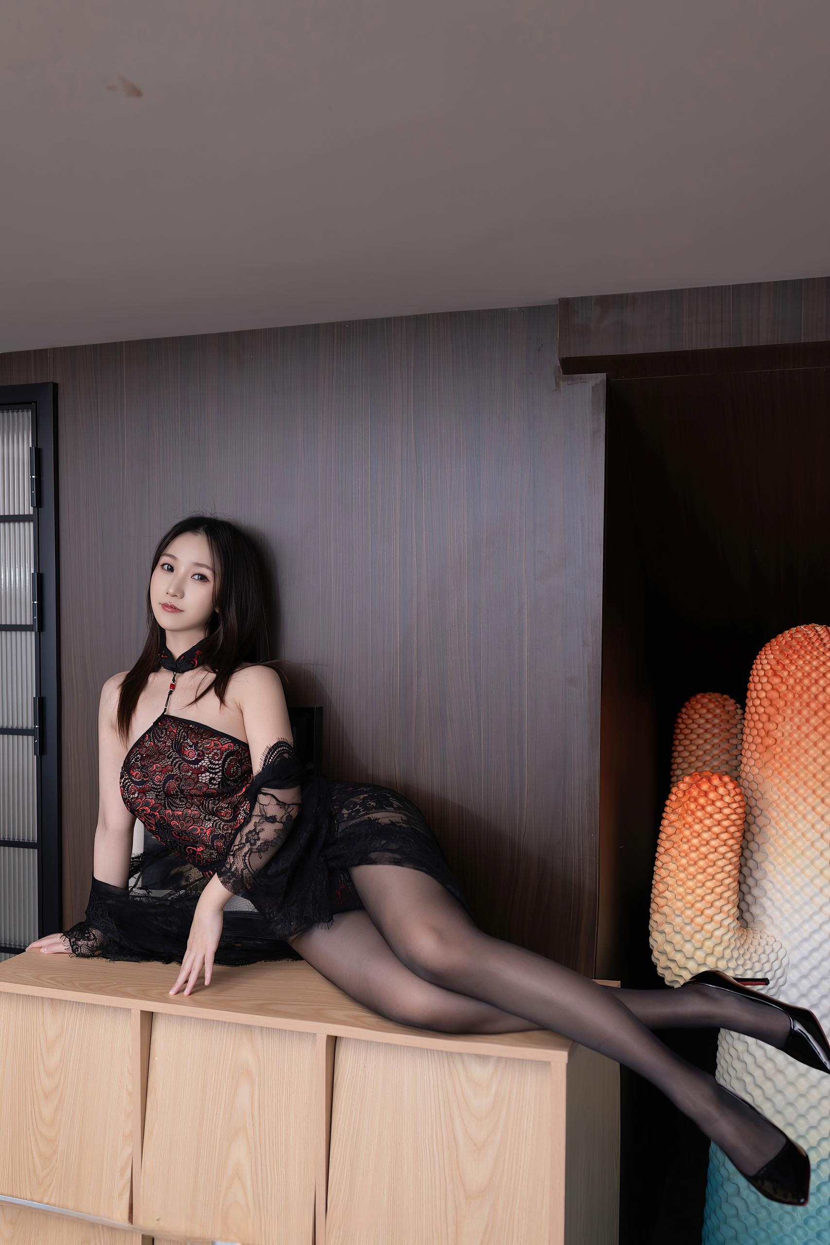 杏子Yada这期秀人网图集，78张里我挑出了最耐看的三组