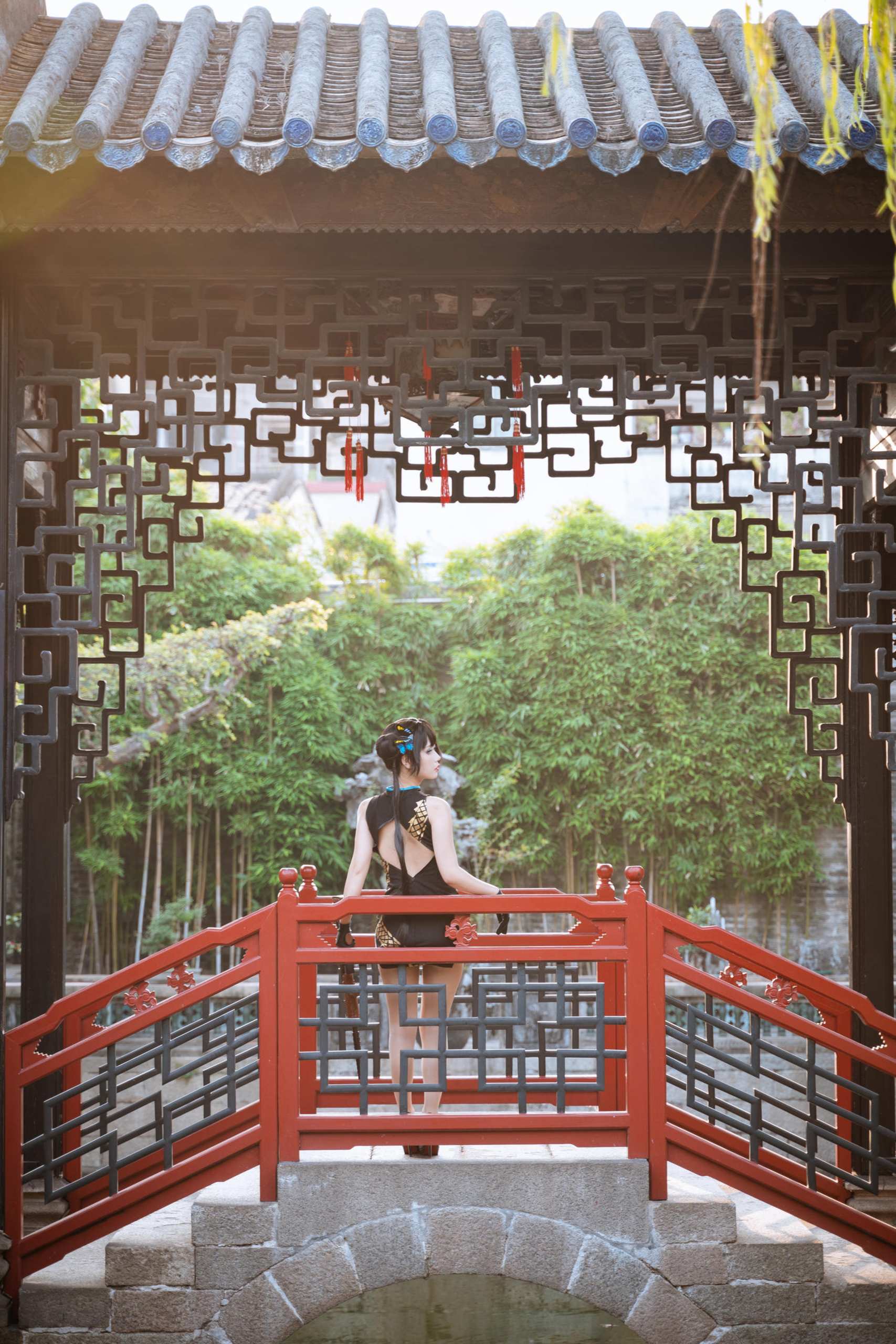 萌芽儿o0 龙华妃咲 - 灯笼光下的坐姿,龙纹是暗线(第3张,共4张)