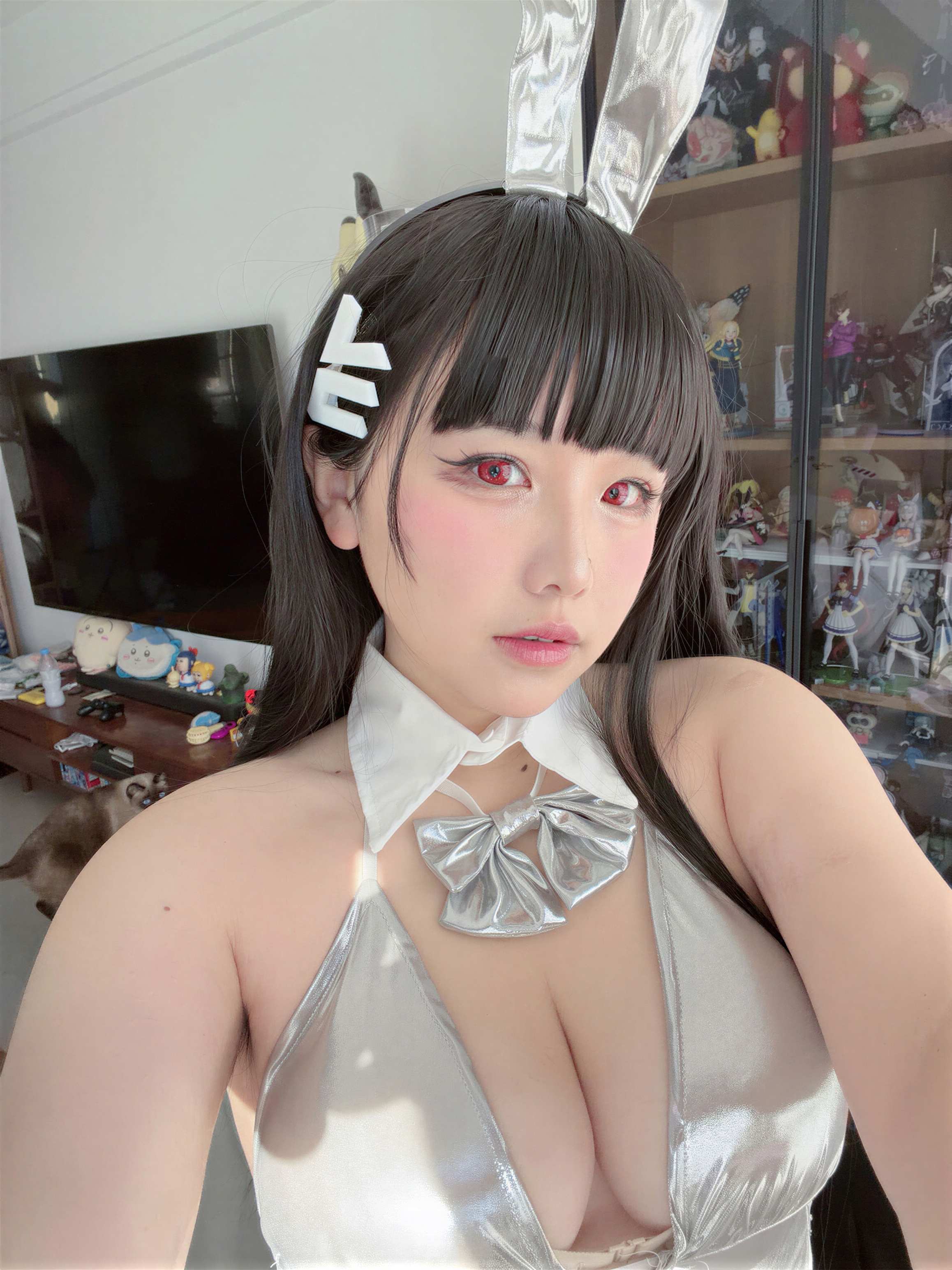 阿半今天很开心 蔚蓝档案 调月莉音 银色长裙 - 这条裙子的剪裁,在角色COS里很少见(第2张,共5张)