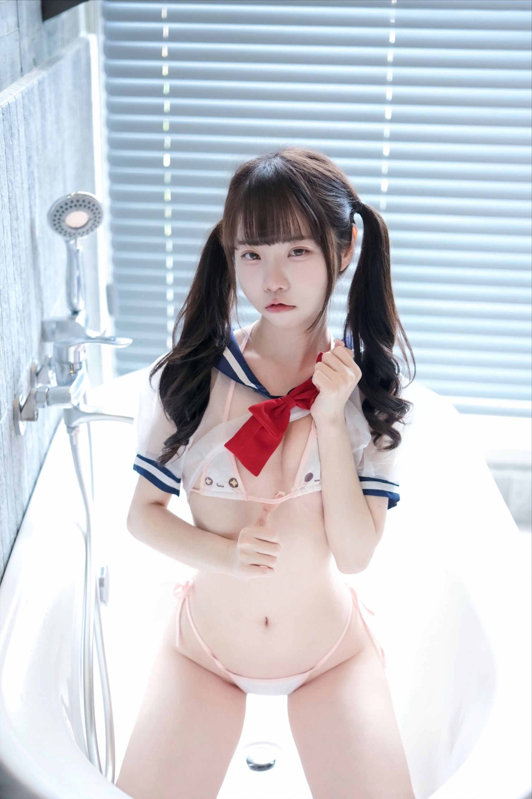 可可小白兔 透明学生服 - 水汽里的光线,是这组图的骨架(第2张,共4张)