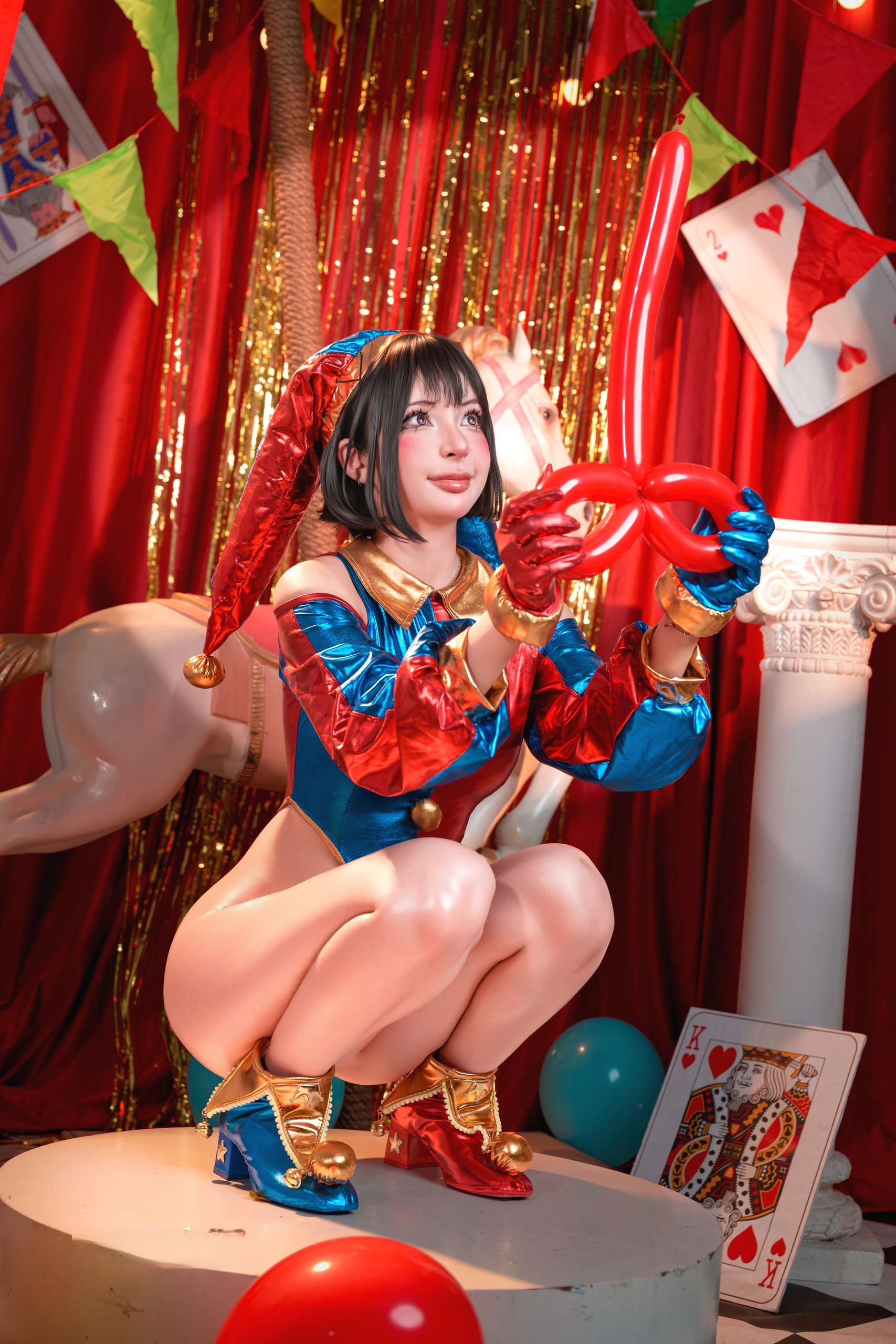 Umeko J – Pomni with - 靠墙那张,蓝金胸衣的亮面把光打散了(第2张,共4张)